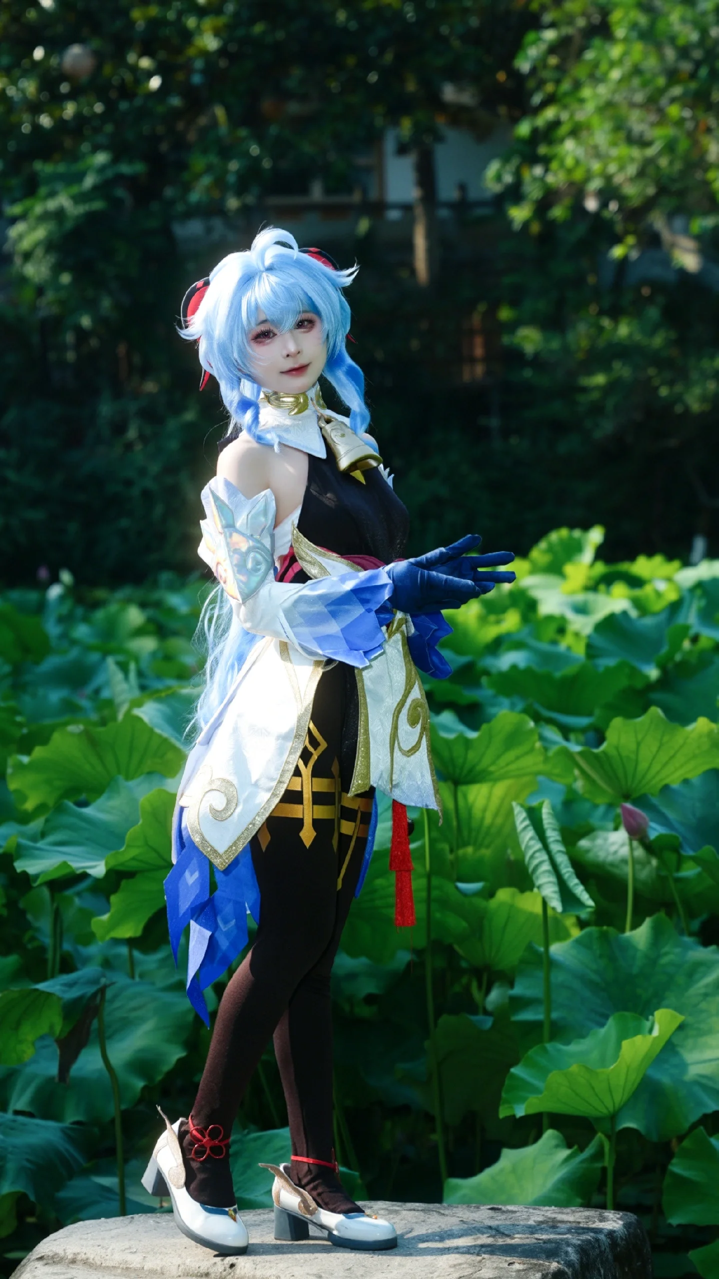 【甘雨cos】夏日荷塘，与弓箭共度的自然时光 - 第 11 张
