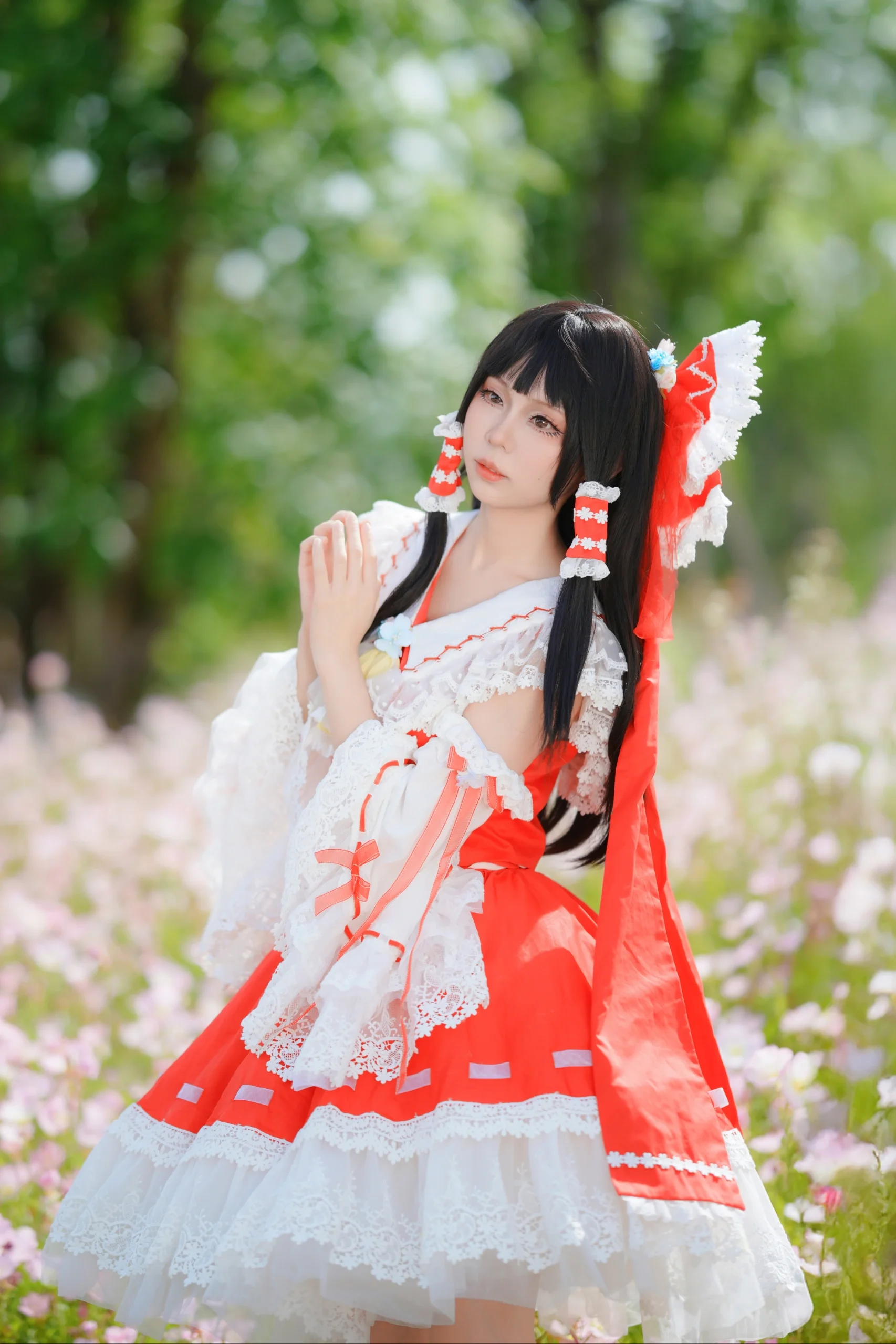 【博麗靈夢cos】月見草花海中的東方Project紅白巫女 - 第 11 張