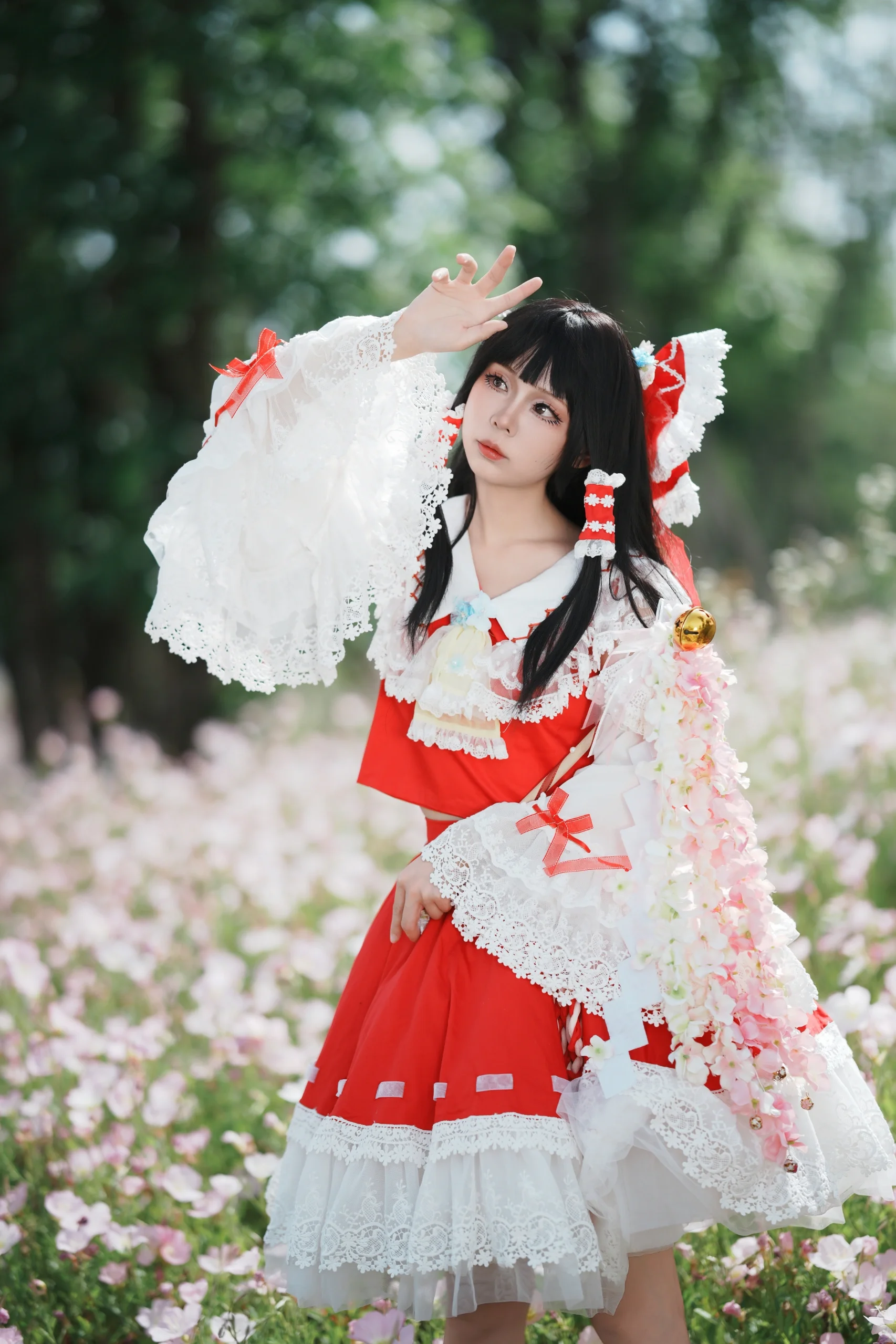 【博麗靈夢cos】月見草花海中的東方Project紅白巫女 - 第 12 張