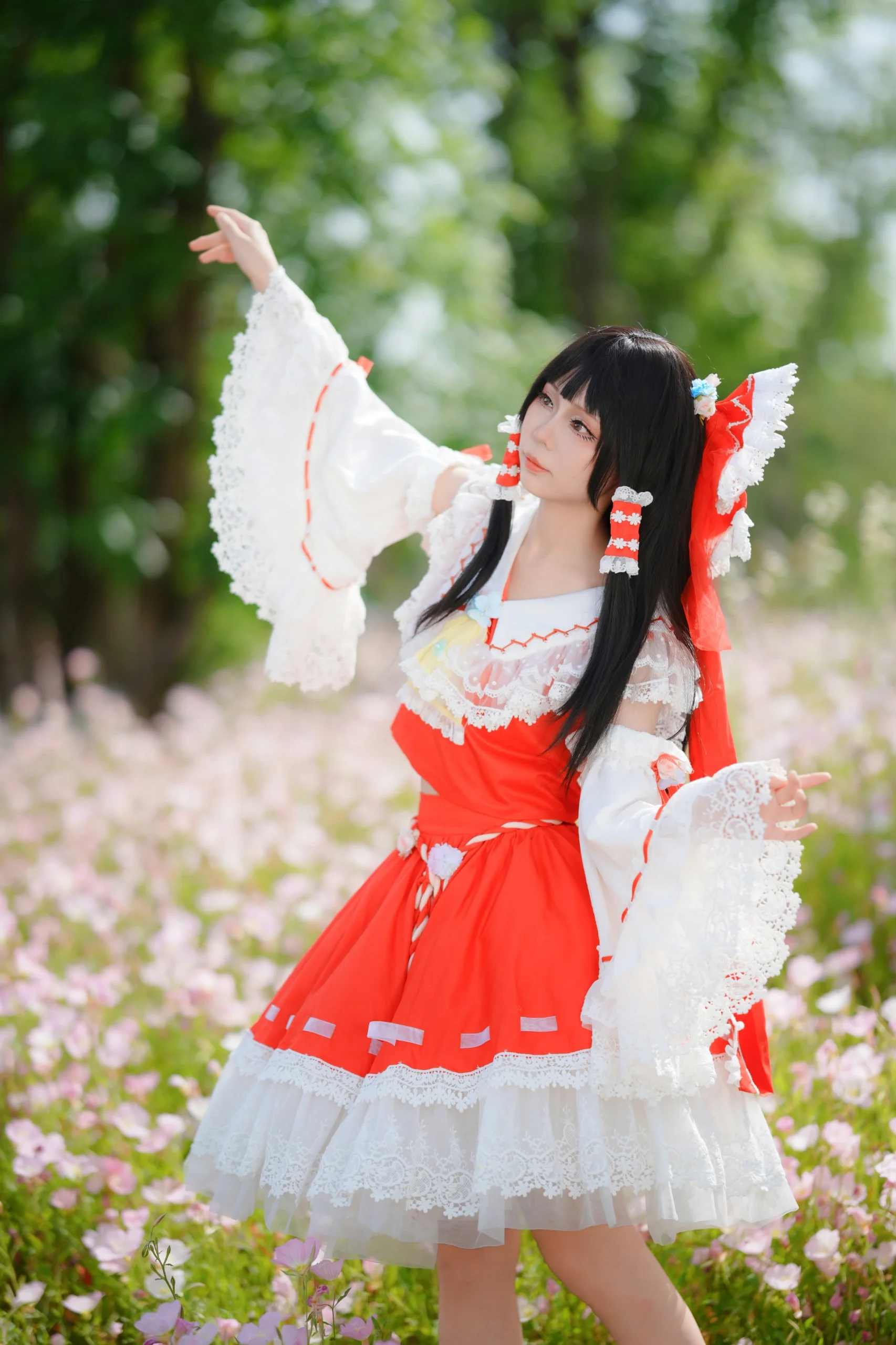 【博麗靈夢cos】月見草花海中的東方Project紅白巫女 - 第 4 張