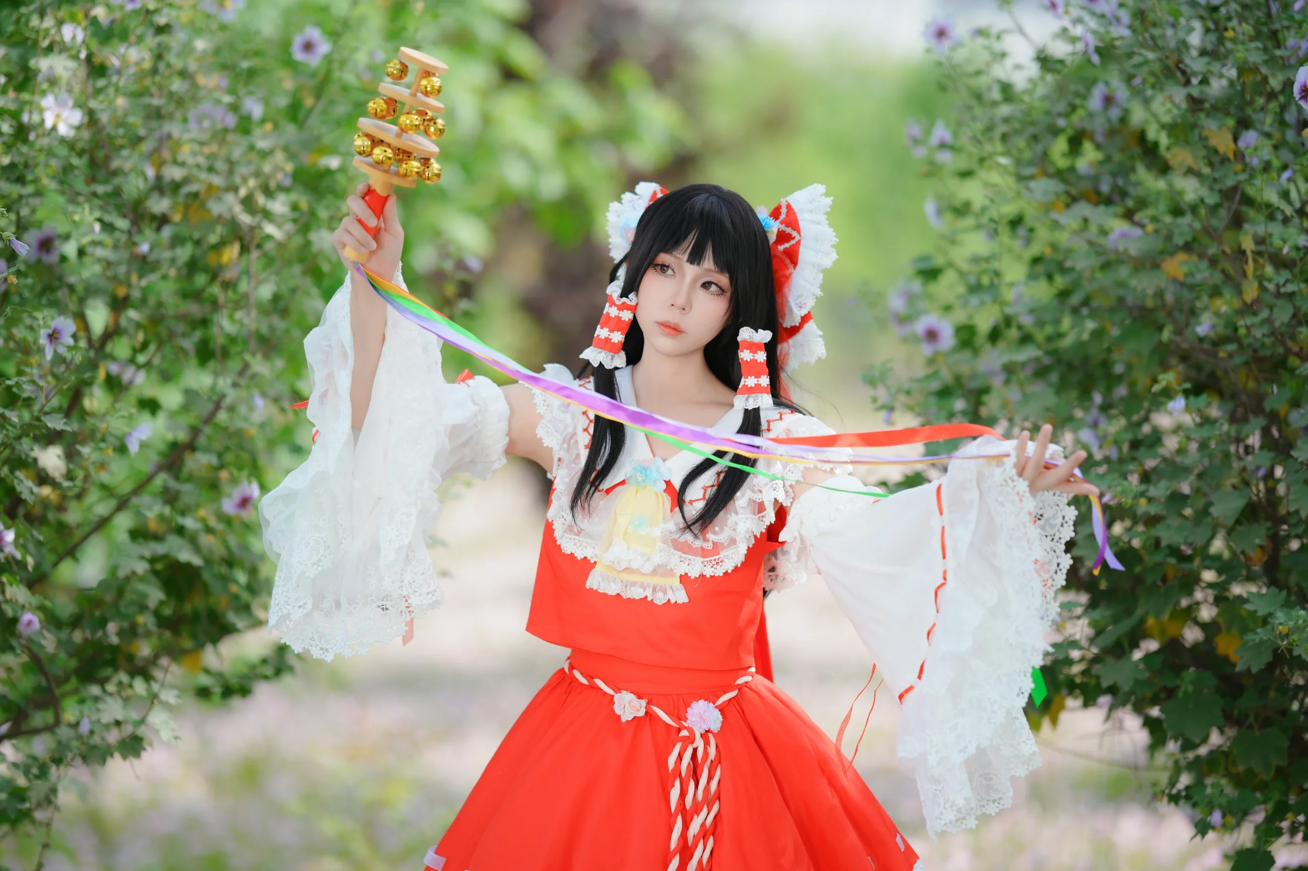 【博麗靈夢cos】月見草花海中的東方Project紅白巫女 - 第 5 張