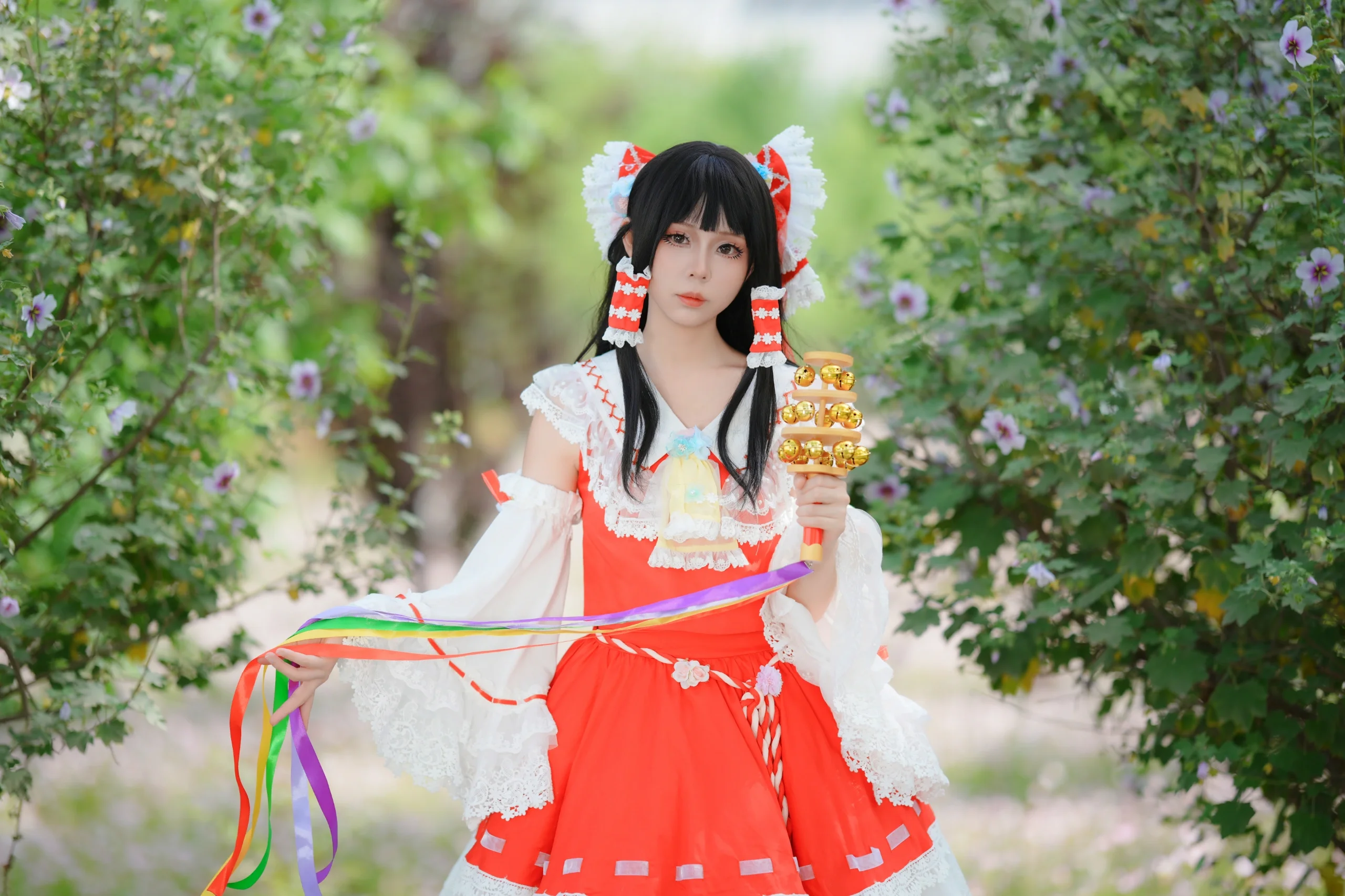 【博麗靈夢cos】月見草花海中的東方Project紅白巫女 - 第 7 張
