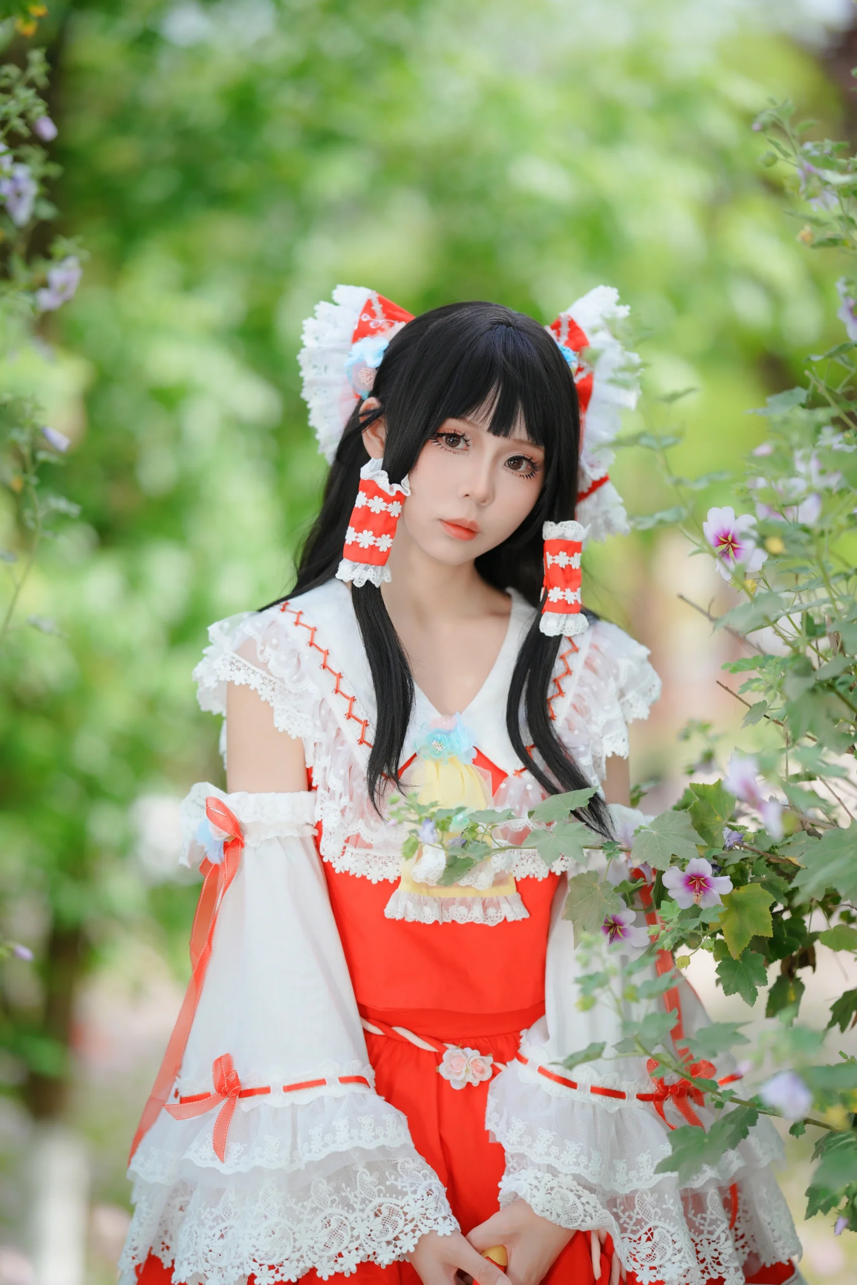 【博麗靈夢cos】月見草花海中的東方Project紅白巫女 - 第 9 張