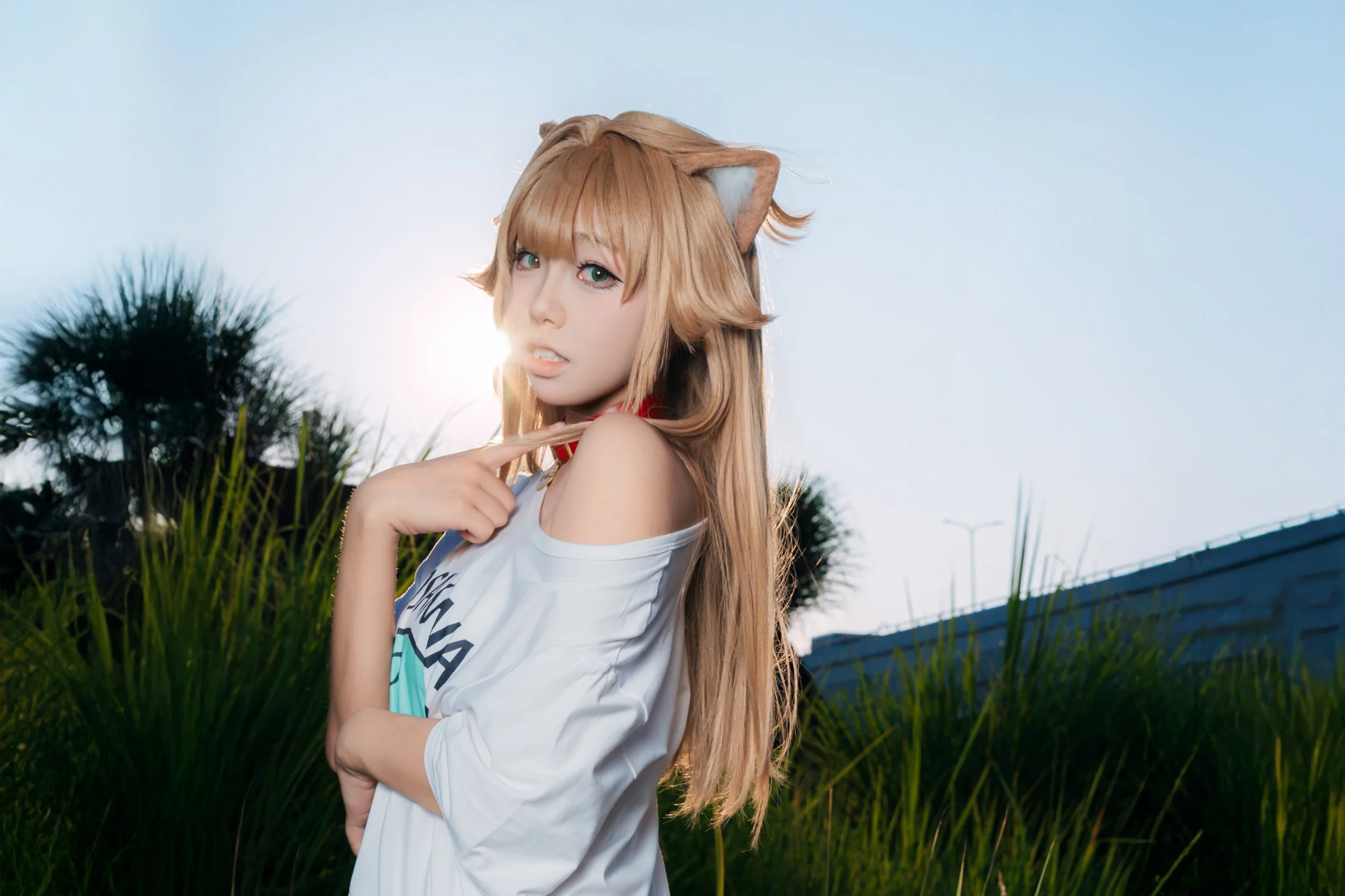 【兽耳娘cos】日落时分的野外光影与慵懒穿搭 - 第 7 张