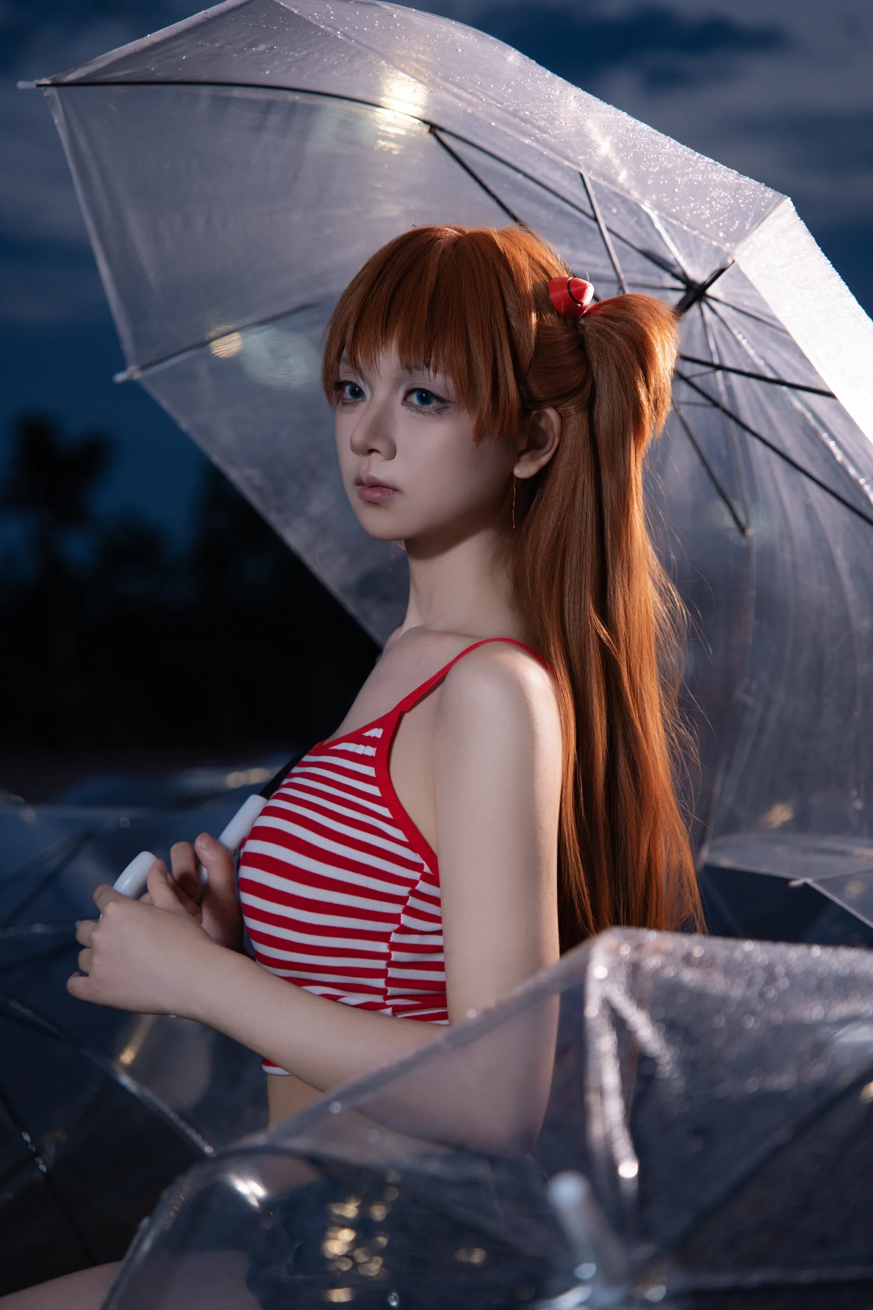 【明日香cos】EVA经典红白条纹，断头路夜景雨伞大片 - 第 6 张