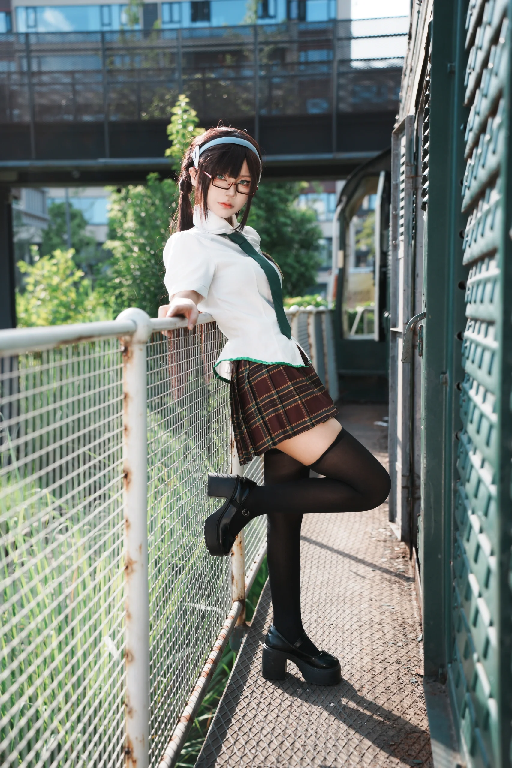 【真希波cos】漫步中车共享城，工业风与校园穿搭的出片分享 - 第 3 张
