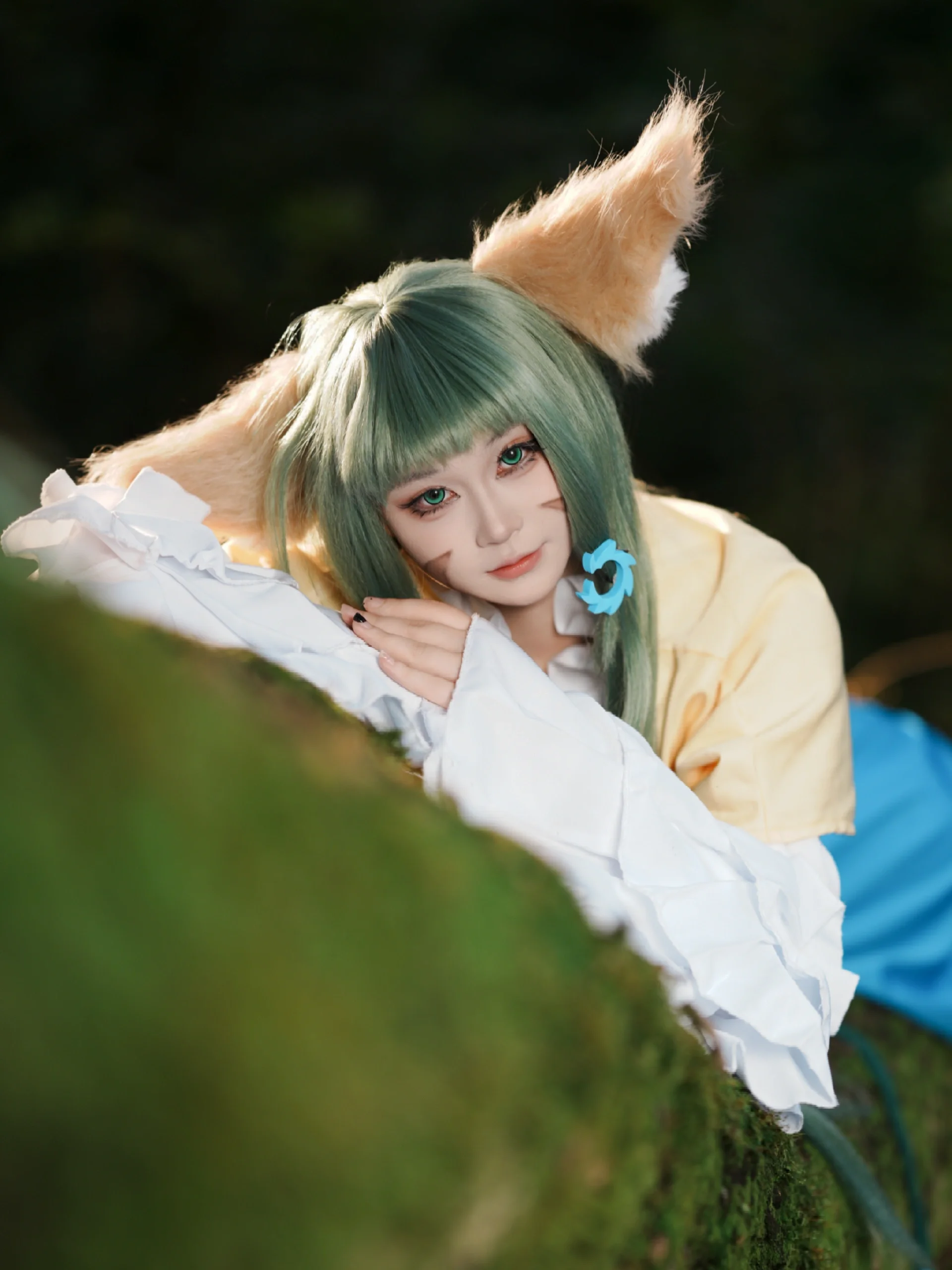 【涂山容容cos】阴雨树林里的狐妖小红娘，闪光灯模拟日光