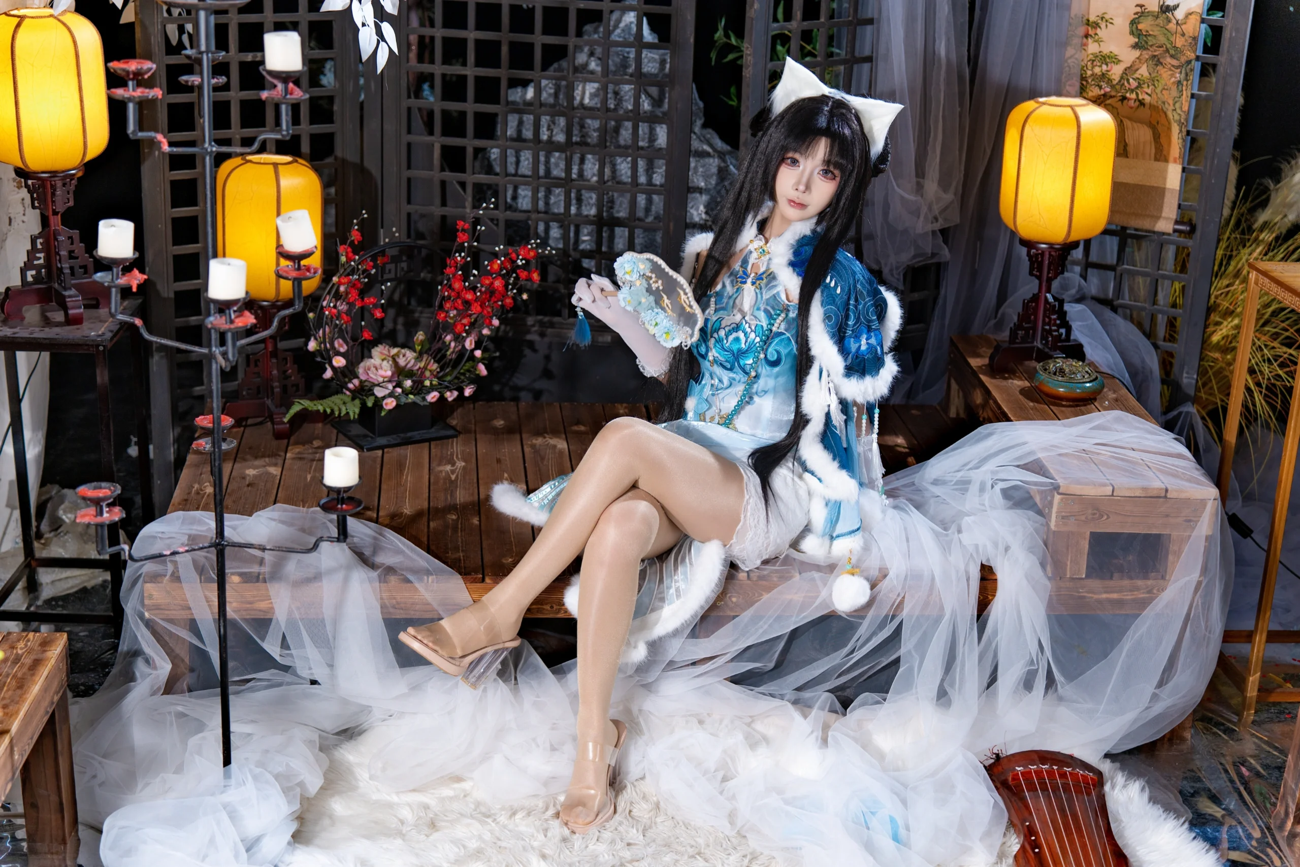 【顾清寒cos】永劫无间藏雨阁主，蓝白古装与毛绒元素的冬日意境 - 第 2 张