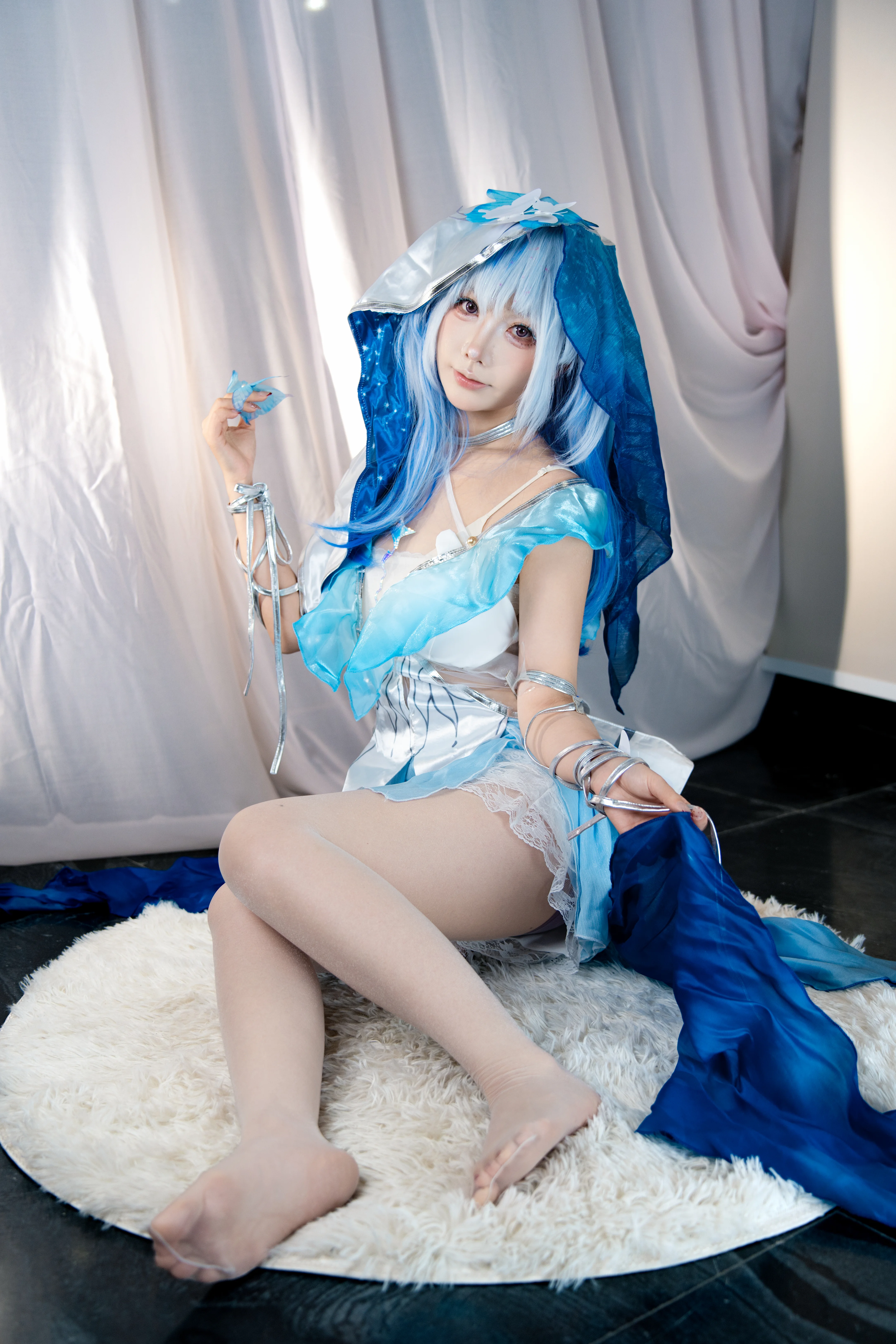 【守岸人cos】蓝白氛围感日常，铁艺长椅边的留影 - 第 1 张