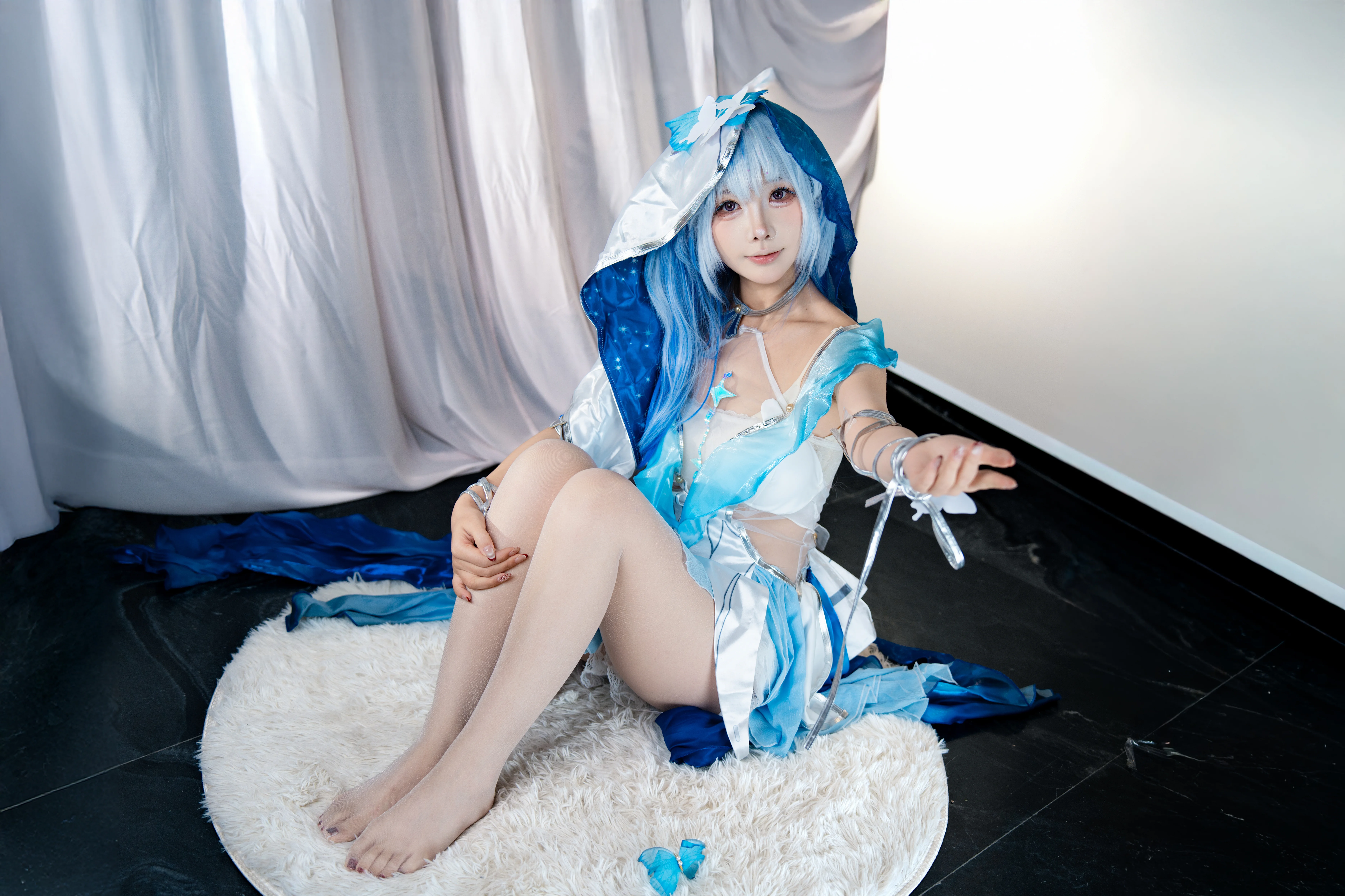 【守岸人cos】蓝白氛围感日常，铁艺长椅边的留影 - 第 2 张