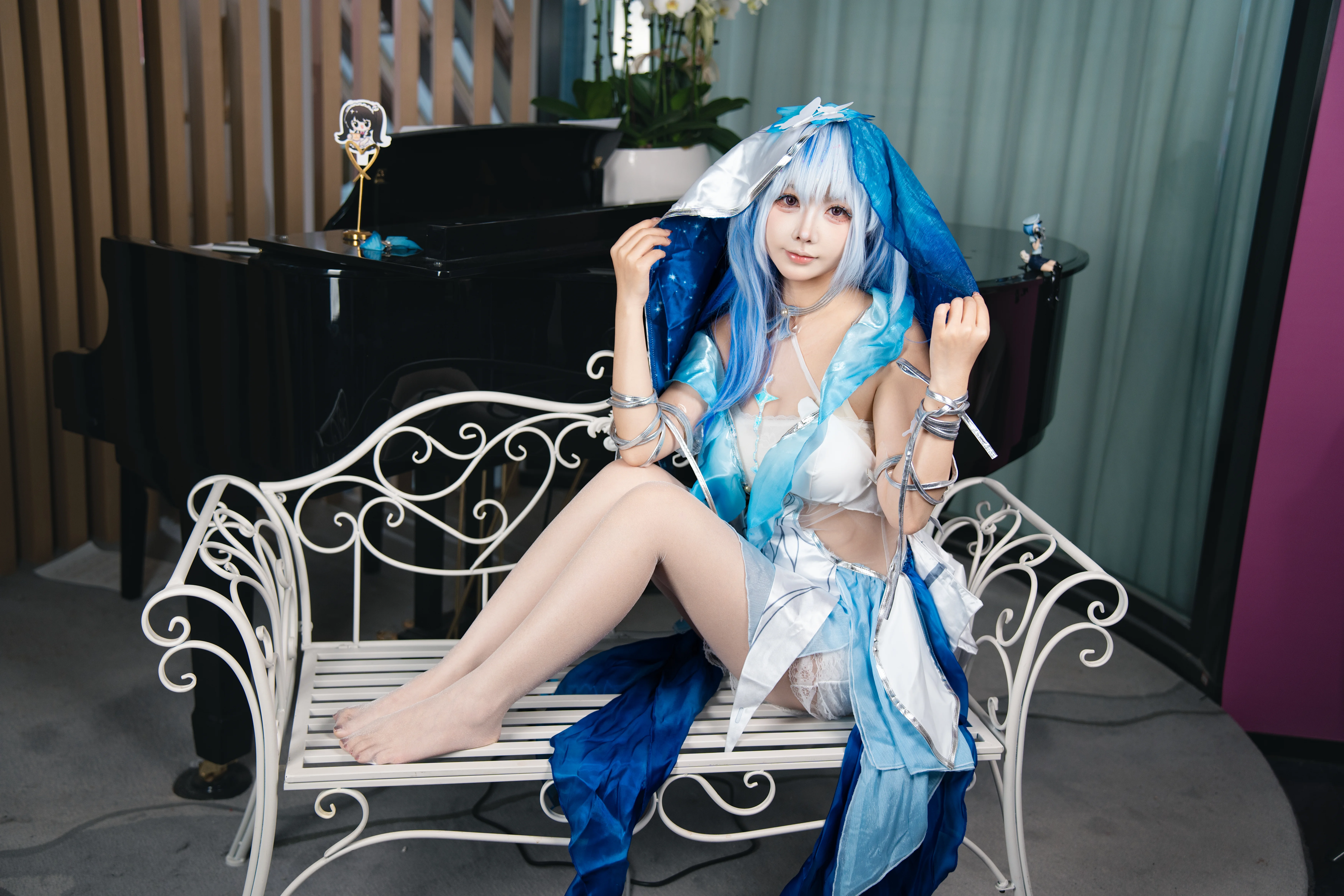 【守岸人cos】蓝白氛围感日常，铁艺长椅边的留影