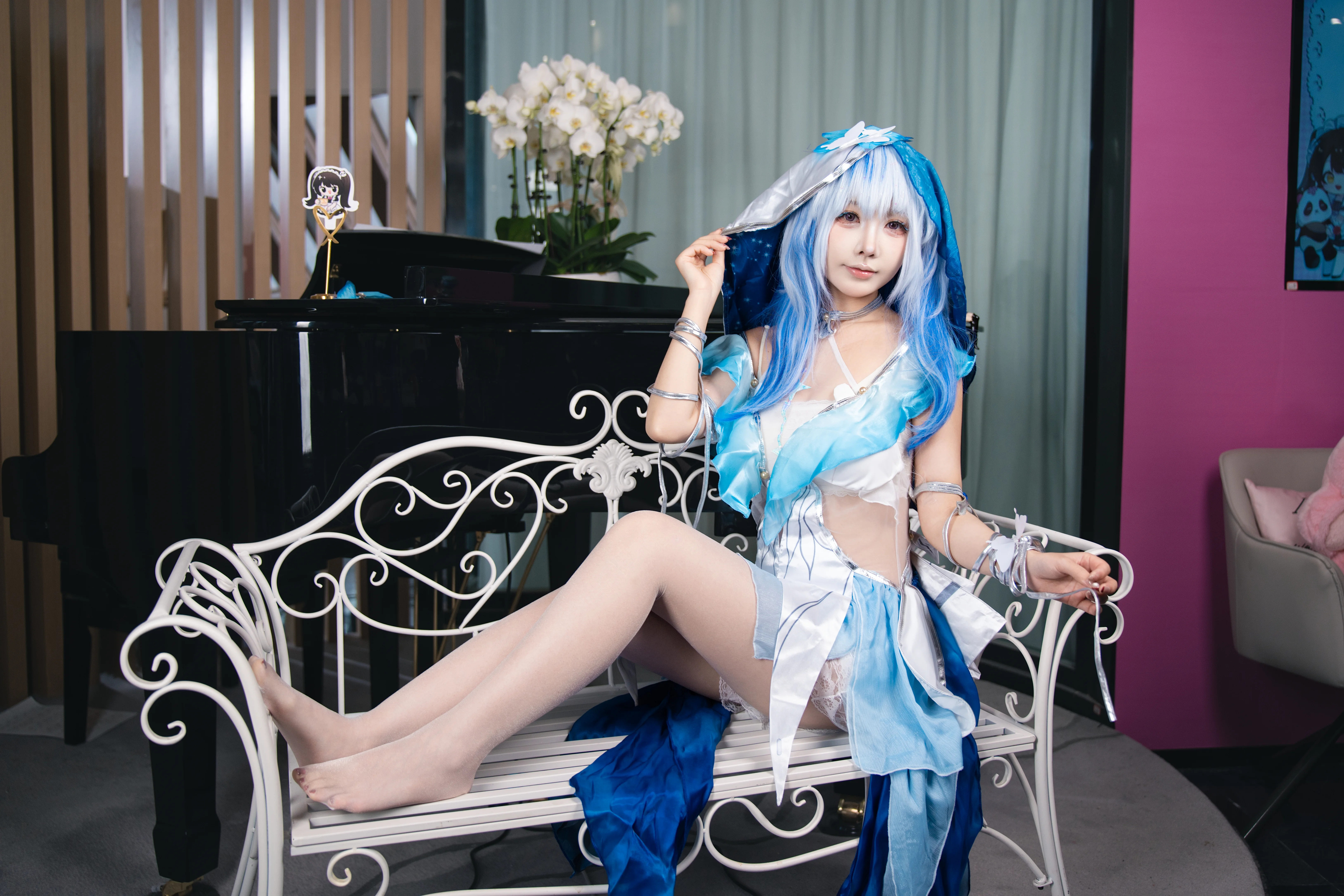 【守岸人cos】蓝白氛围感日常，铁艺长椅边的留影 - 第 4 张