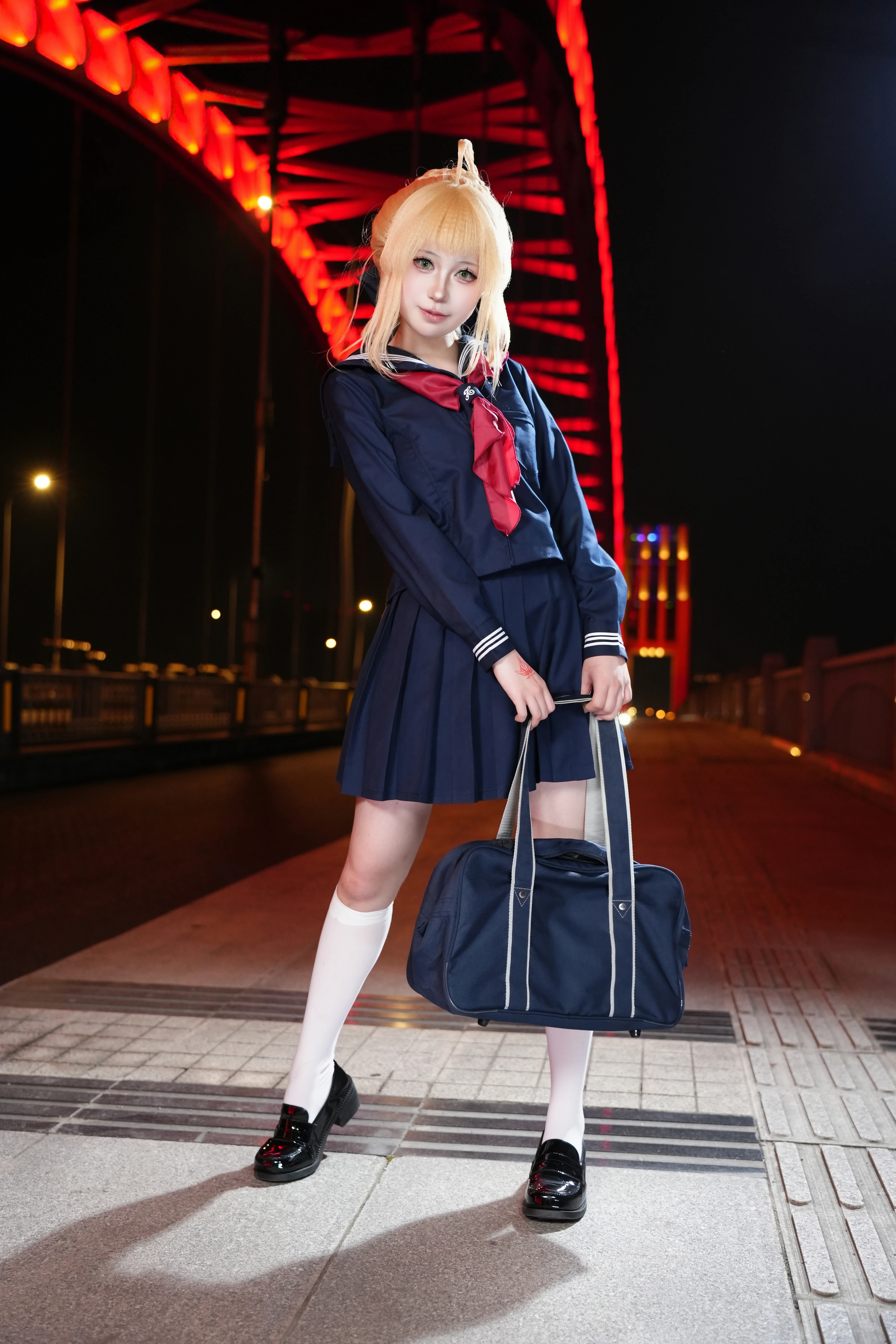 【阿尔托莉雅cos】Fate/Grand Order，夜色红桥上的御主制服 - 第 3 张