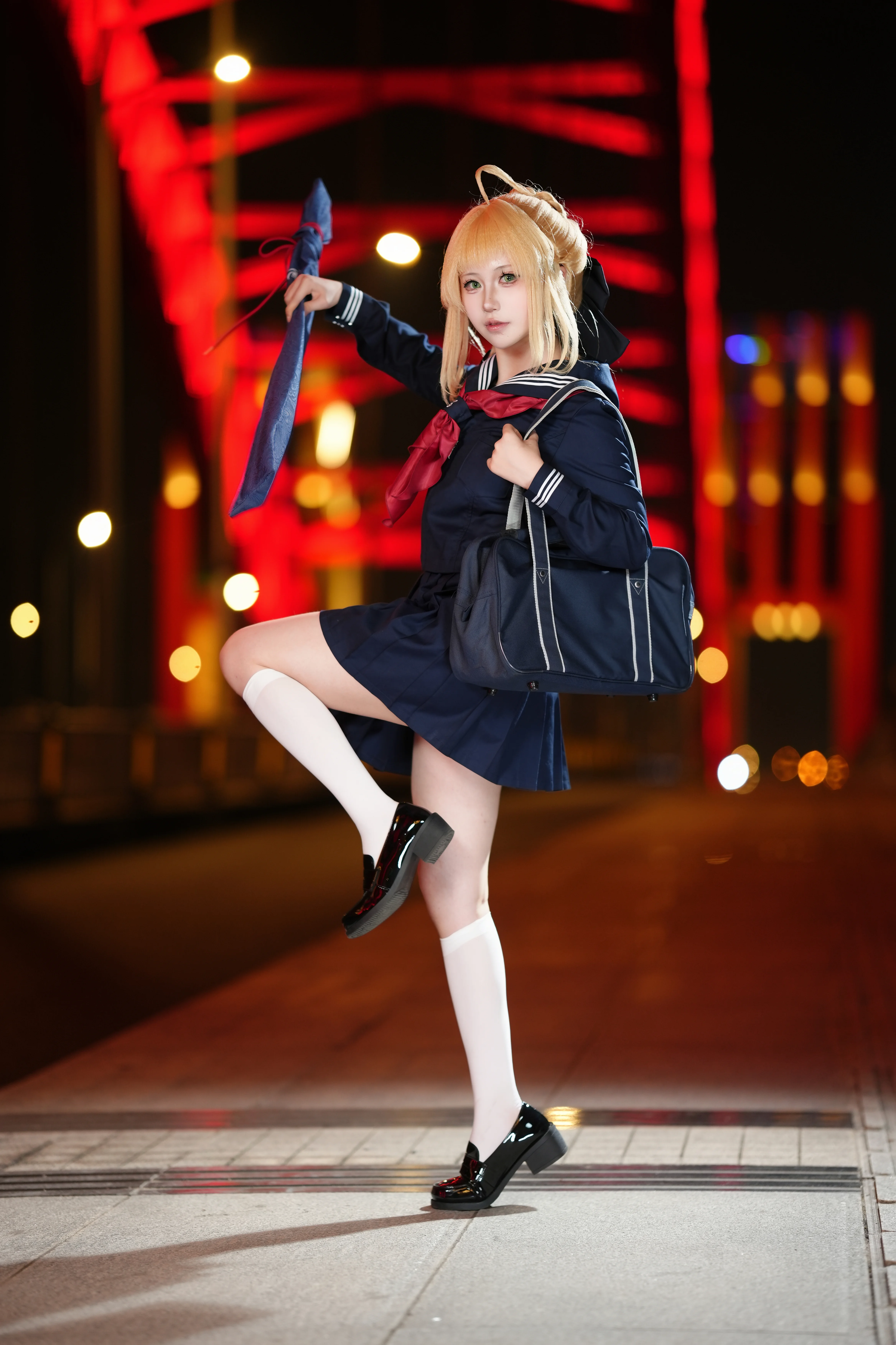 【阿尔托莉雅cos】Fate/Grand Order，夜色红桥上的御主制服 - 第 4 张