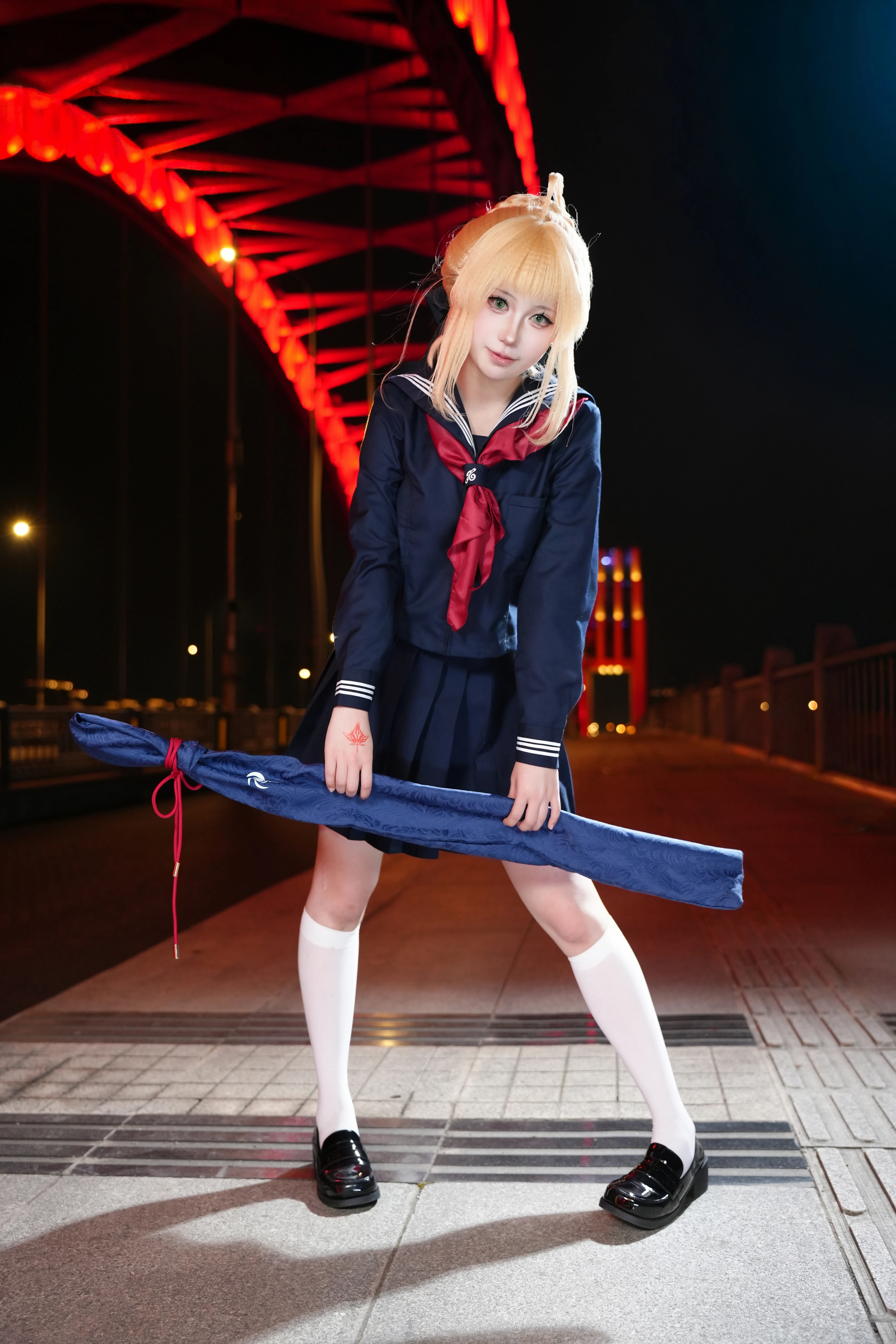 【阿尔托莉雅cos】Fate/Grand Order，夜色红桥上的御主制服 - 第 5 张