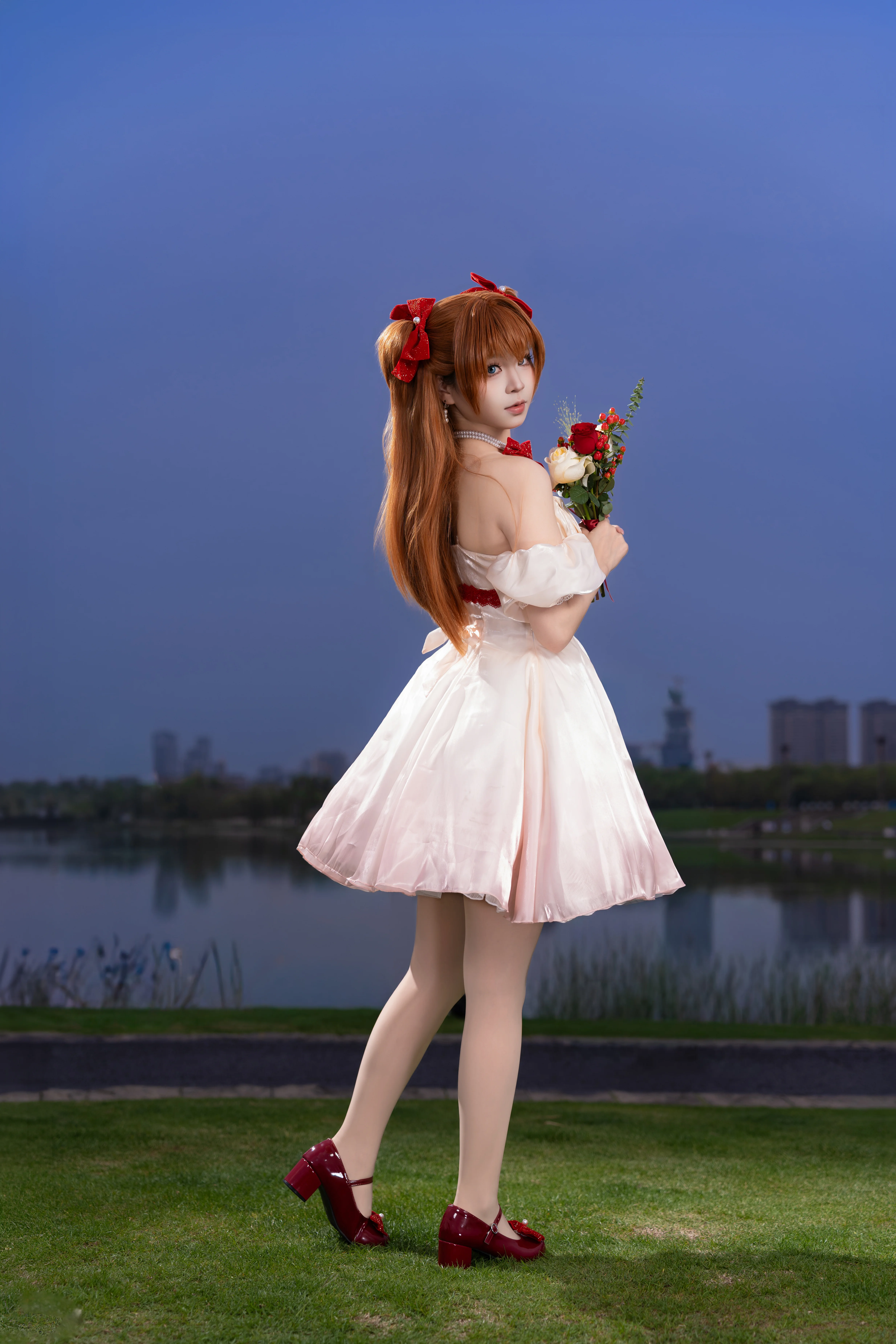 【明日香cos】蓝调湖边的EVA花语时刻 - 第 1 张