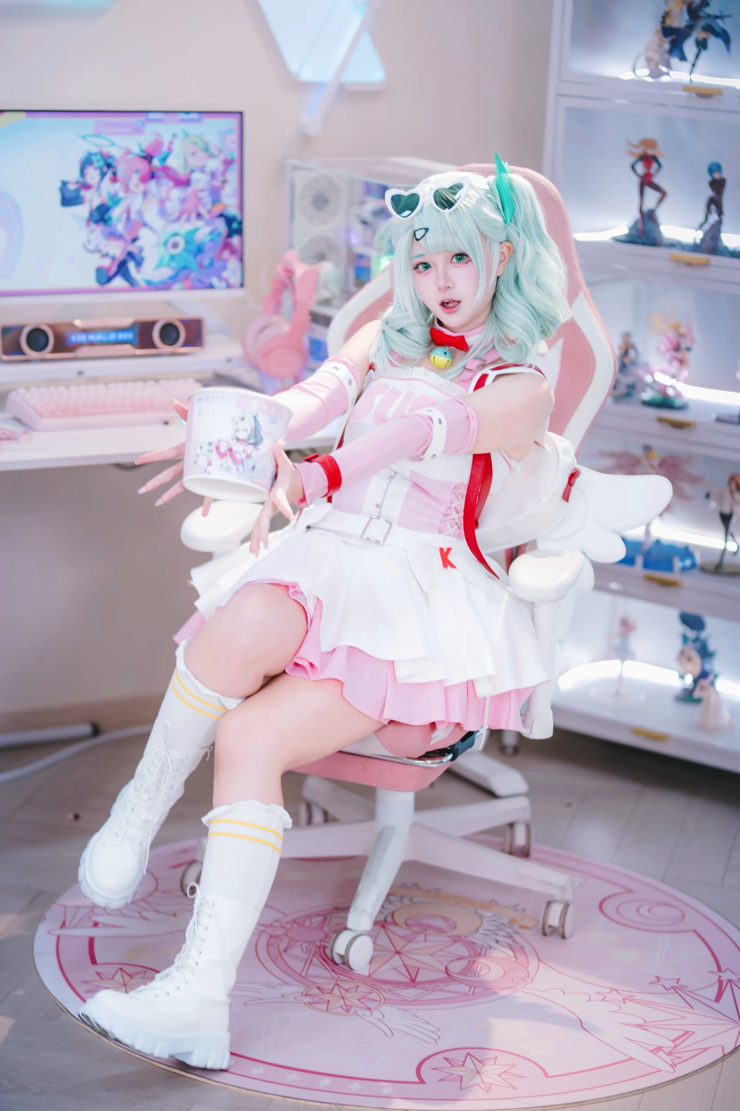 【千夏cos】绝区零KFC联动，今天正式上岗啦 - 第 1 张