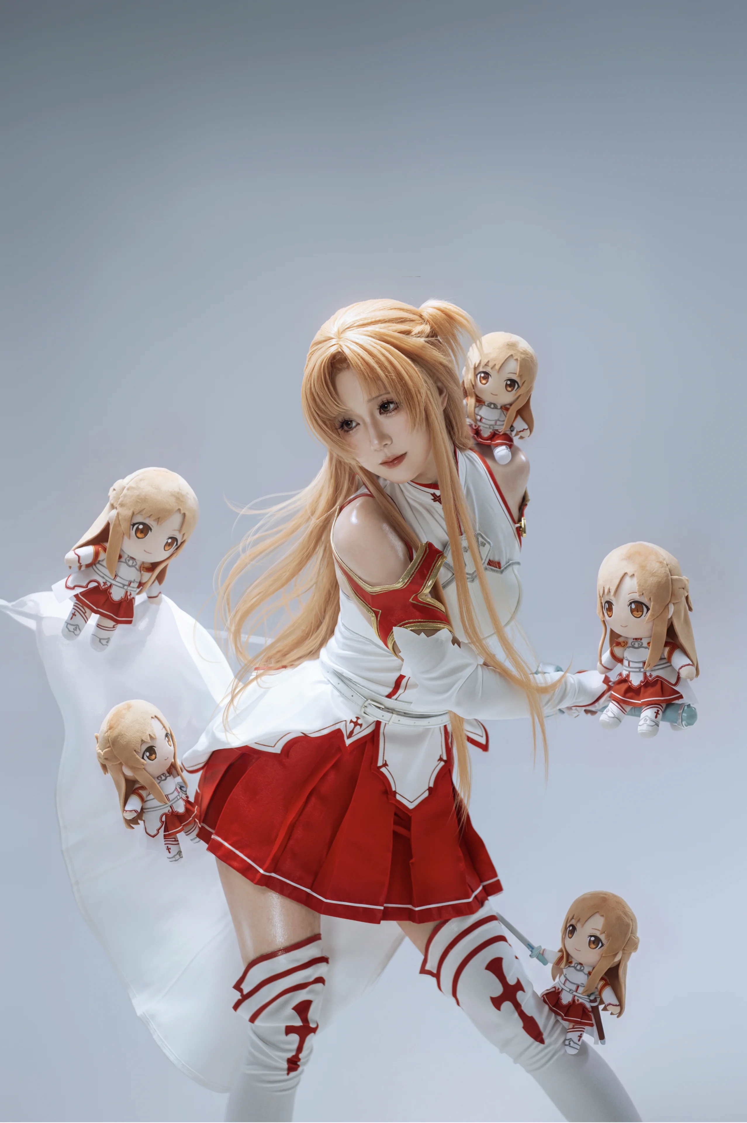 【亚丝娜cos】刀剑神域白棚拍摄，全套战斗装与fufu出镜