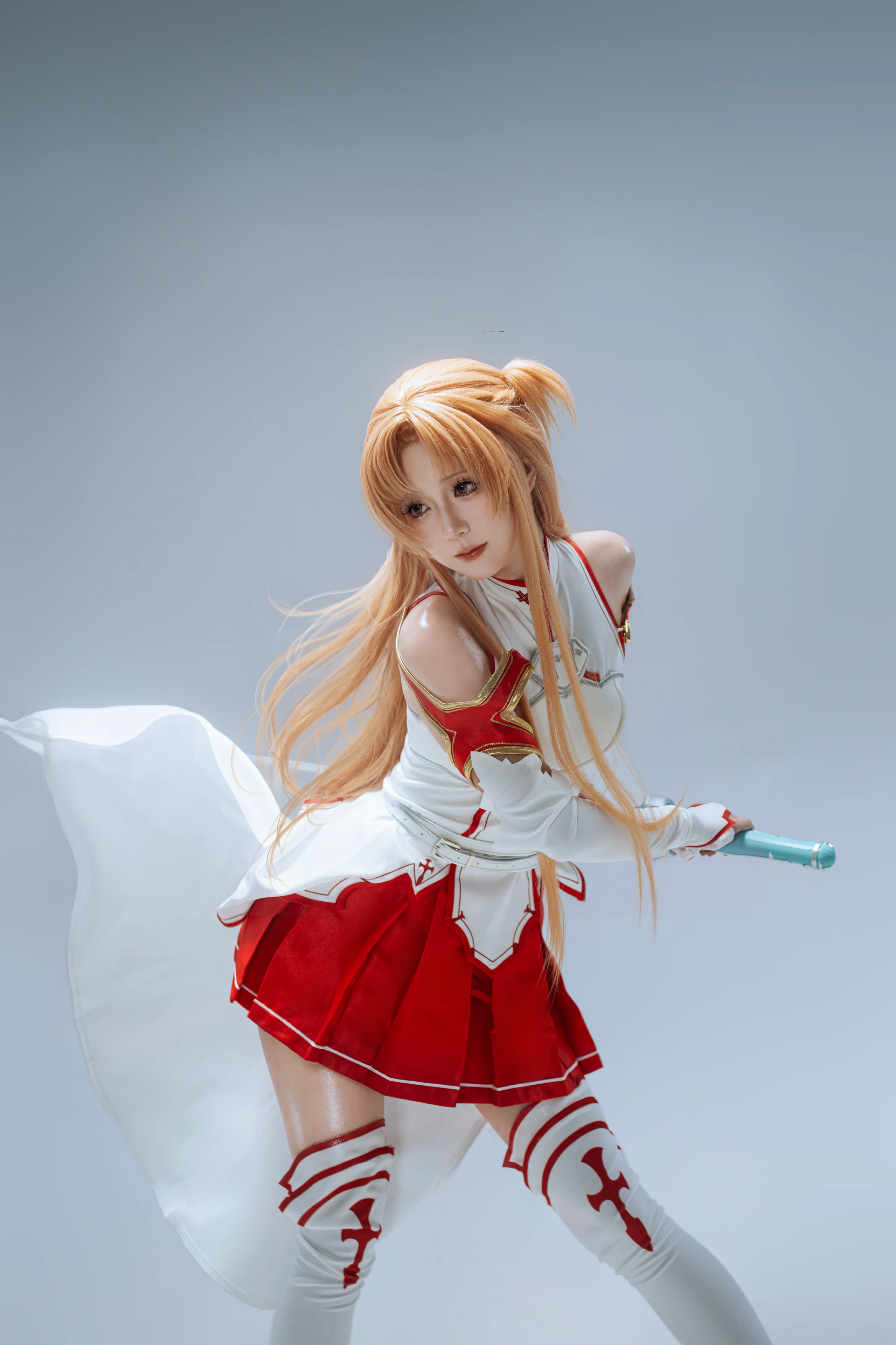 【亚丝娜cos】刀剑神域白棚拍摄，全套战斗装与fufu出镜 - 第 2 张