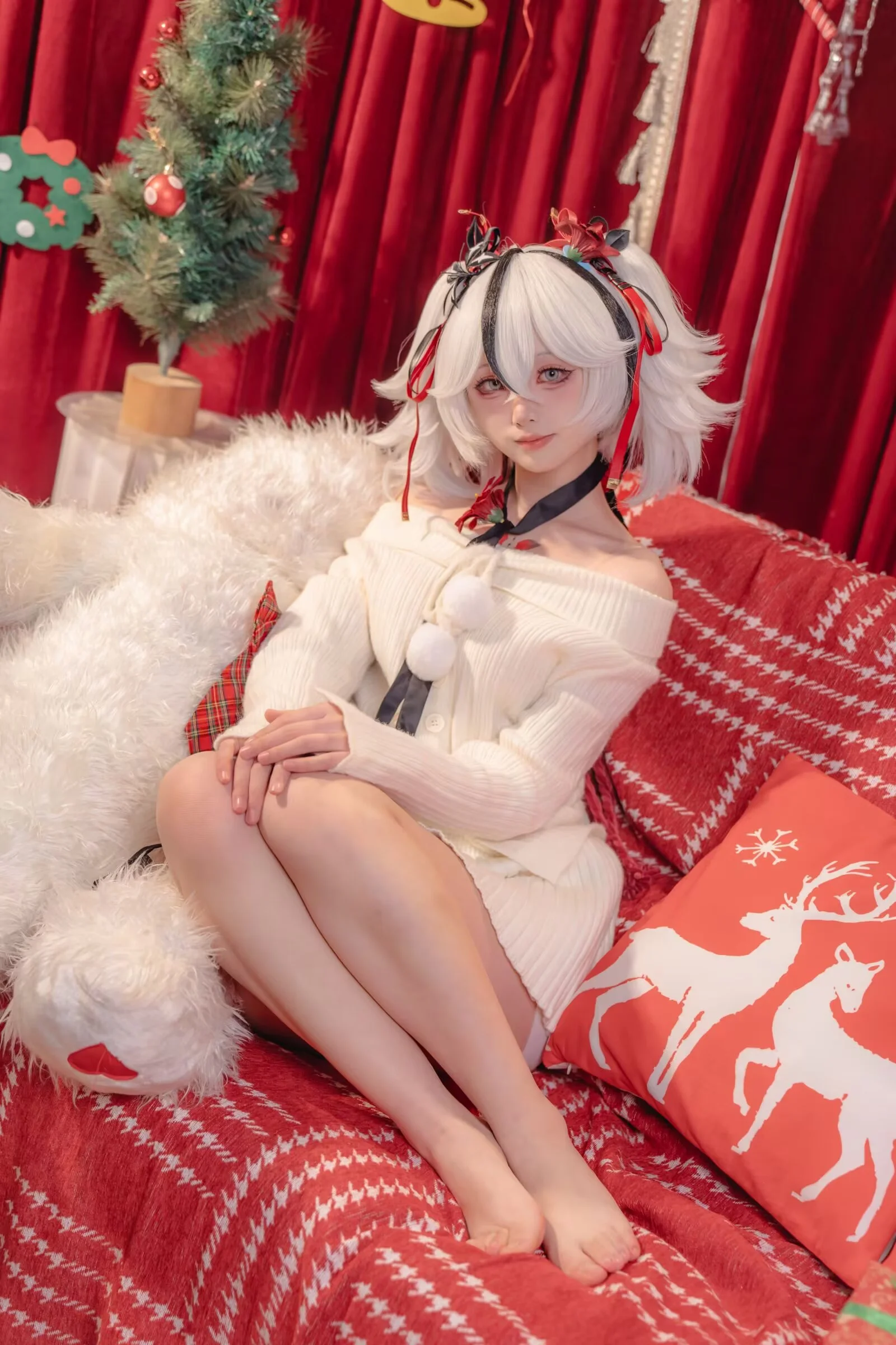 【クリスマスの雰囲気コスプレ】冬のニットコーデと一味違うホリデー感 - 1 枚目