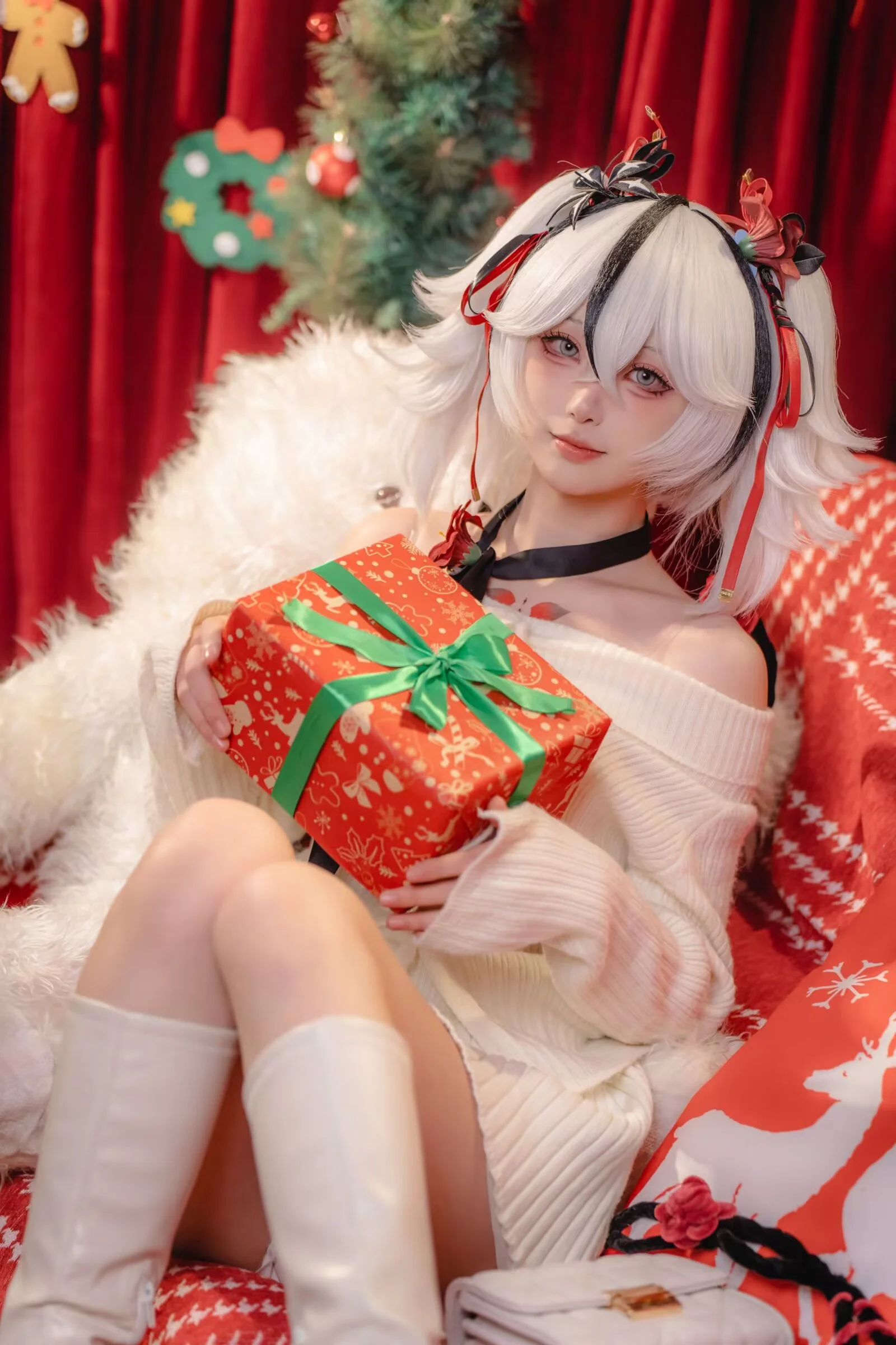 【クリスマスの雰囲気コスプレ】冬のニットコーデと一味違うホリデー感 - 2 枚目