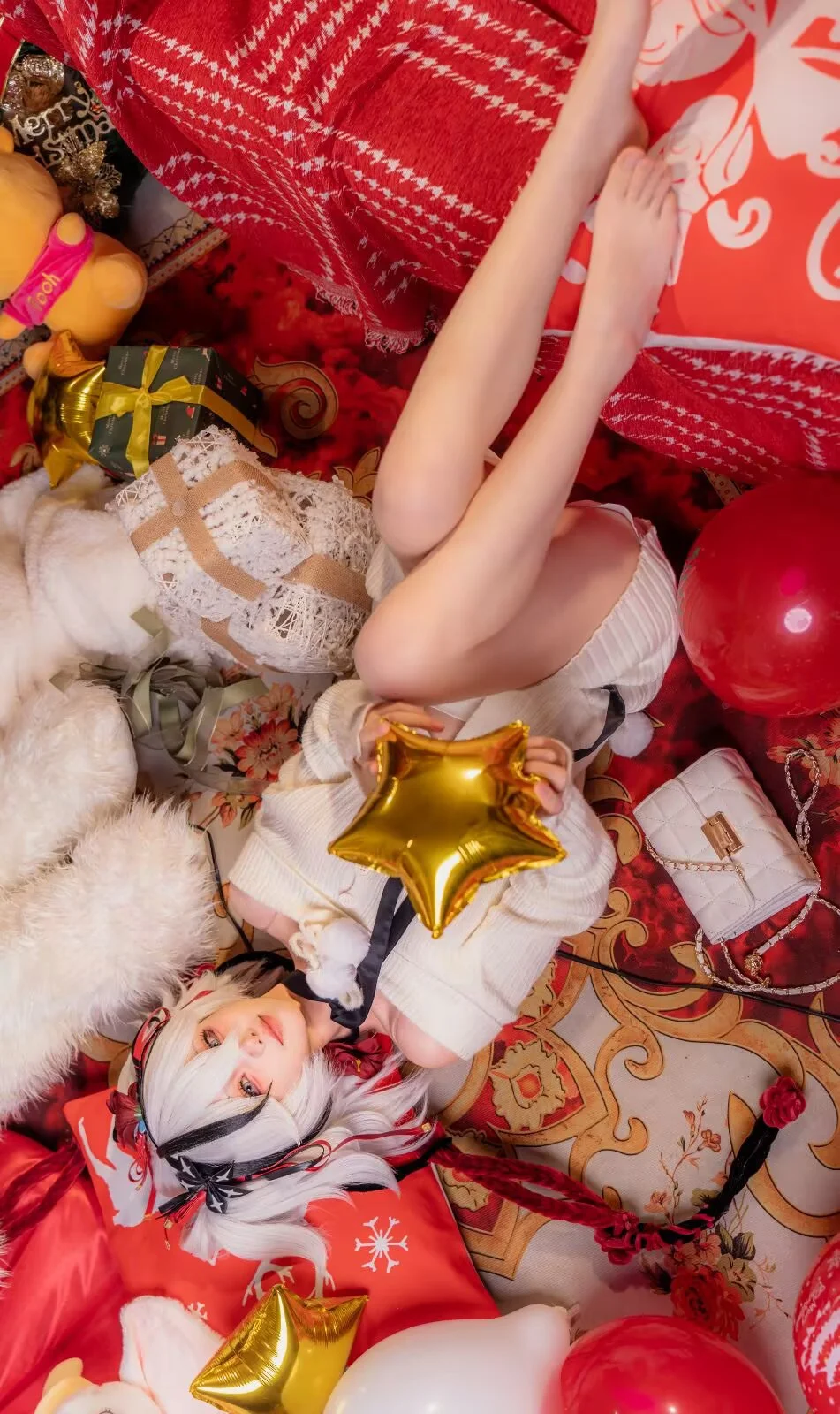 【クリスマスの雰囲気コスプレ】冬のニットコーデと一味違うホリデー感