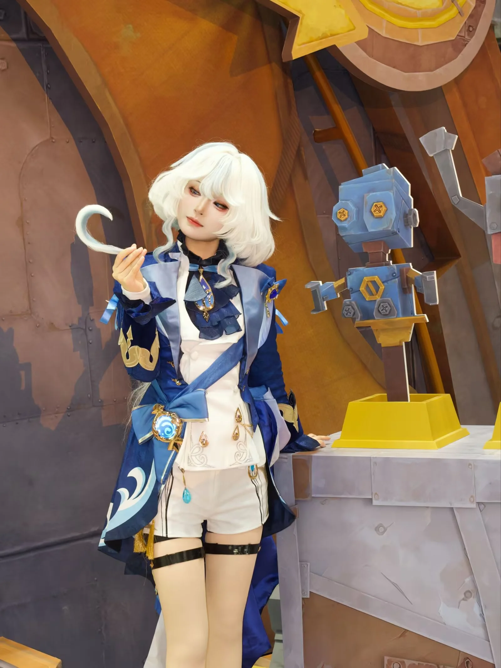 漫展上的蓝白系cosplay，这套服装的细节真的花了太多心思 - 第 2 张