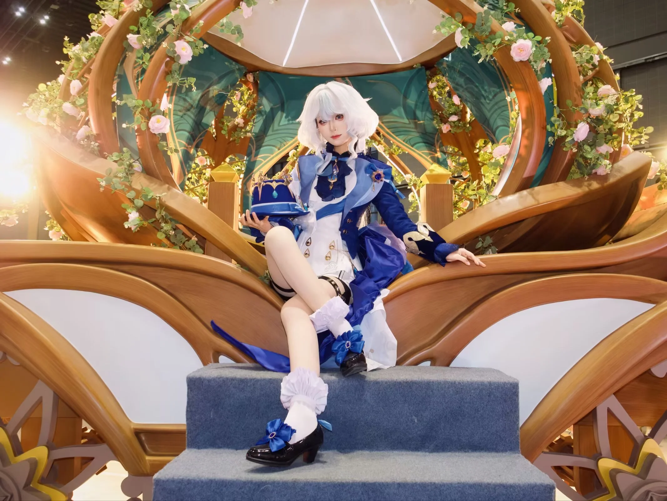 漫展上的蓝白系cosplay，这套服装的细节真的花了太多心思 - 第 3 张
