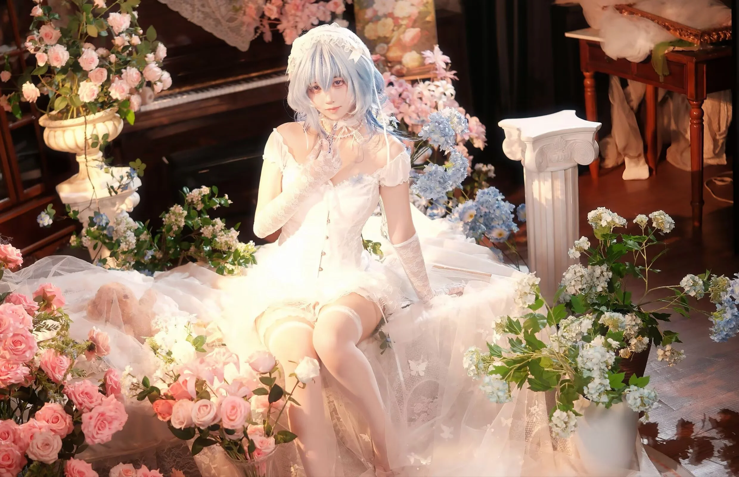 【甘雨cos】原神花嫁，蓝发少女的纯白光影瞬间 - 第 1 张