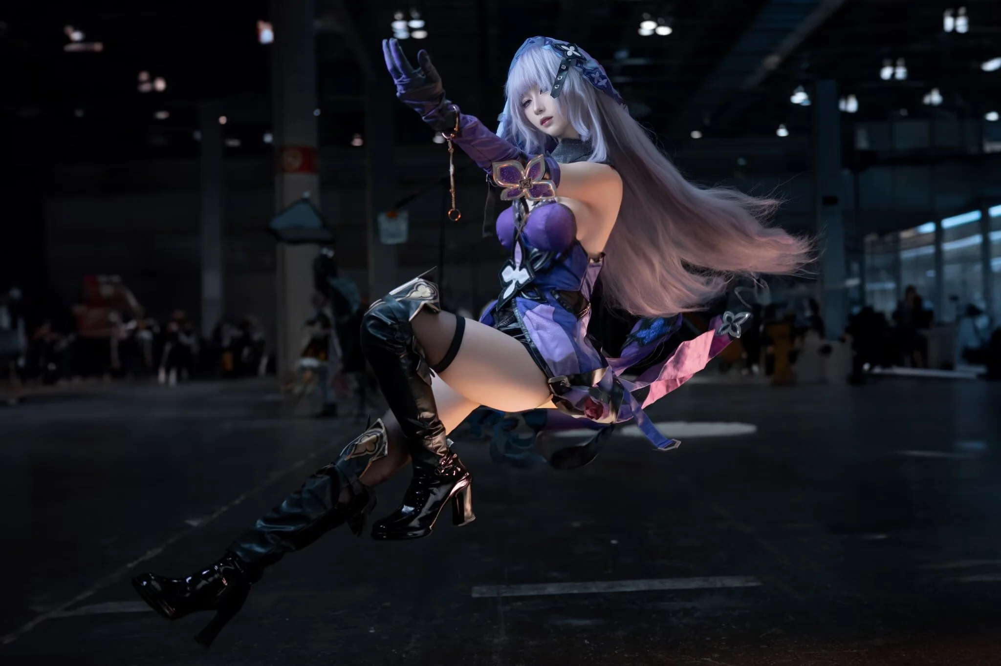 【符玄cos】原神漫展中的银紫神秘装束与腾空抓拍 - 第 2 张