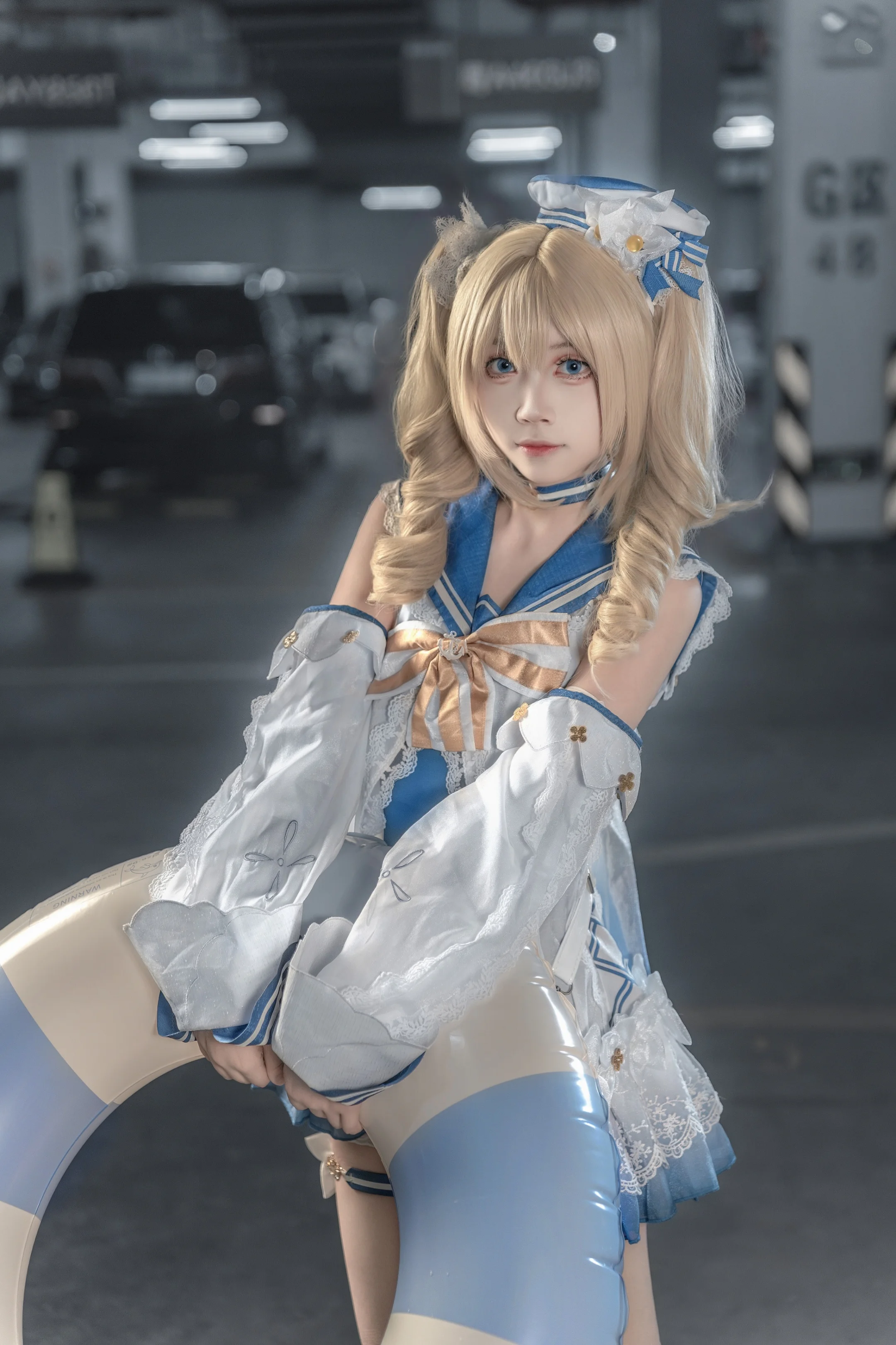 【芭芭拉cos】原神水手服出片，捕捉地下车库的治愈瞬间