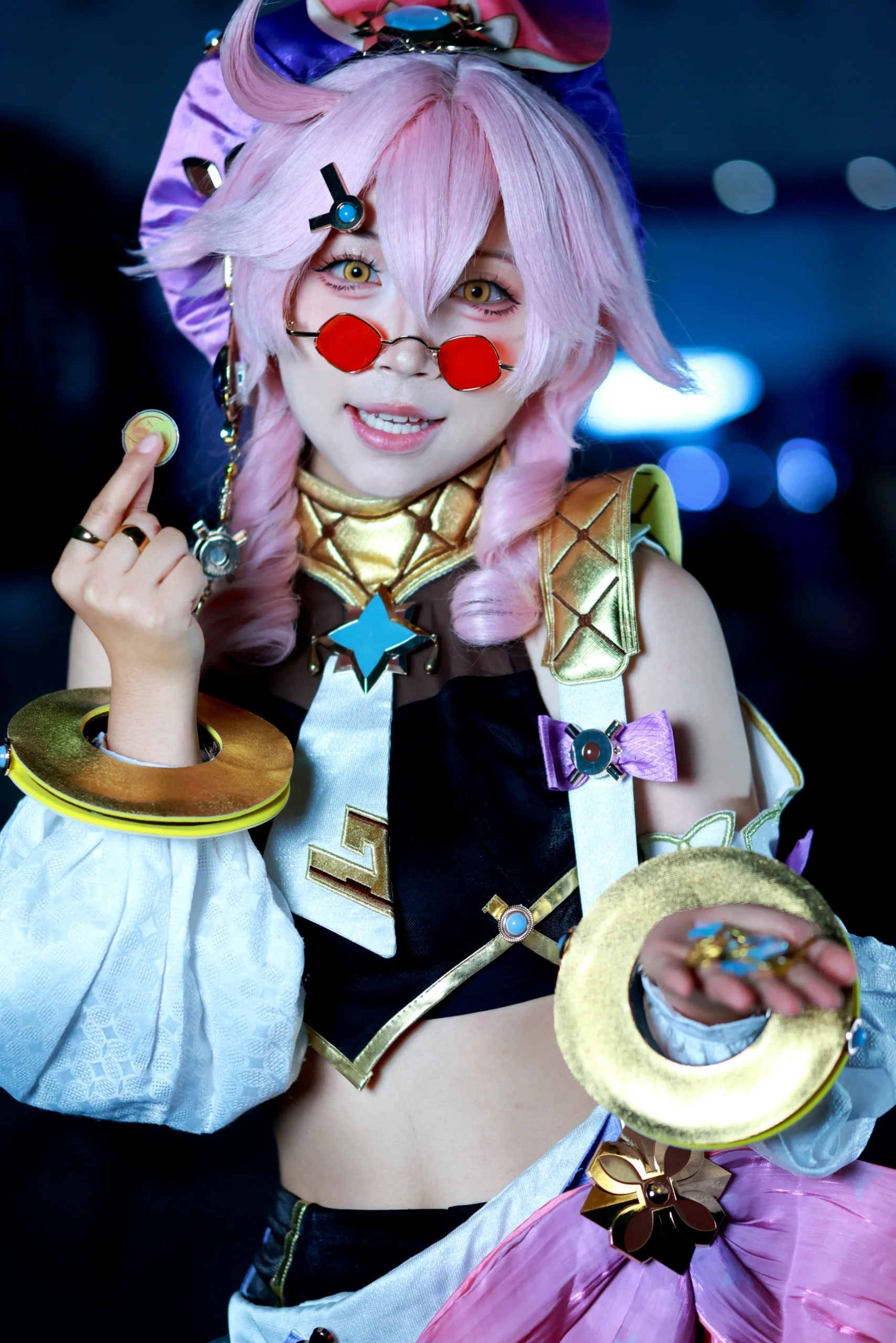 【多莉cos】原神摩拉富翁参上，金币与圆环的巧妙结合