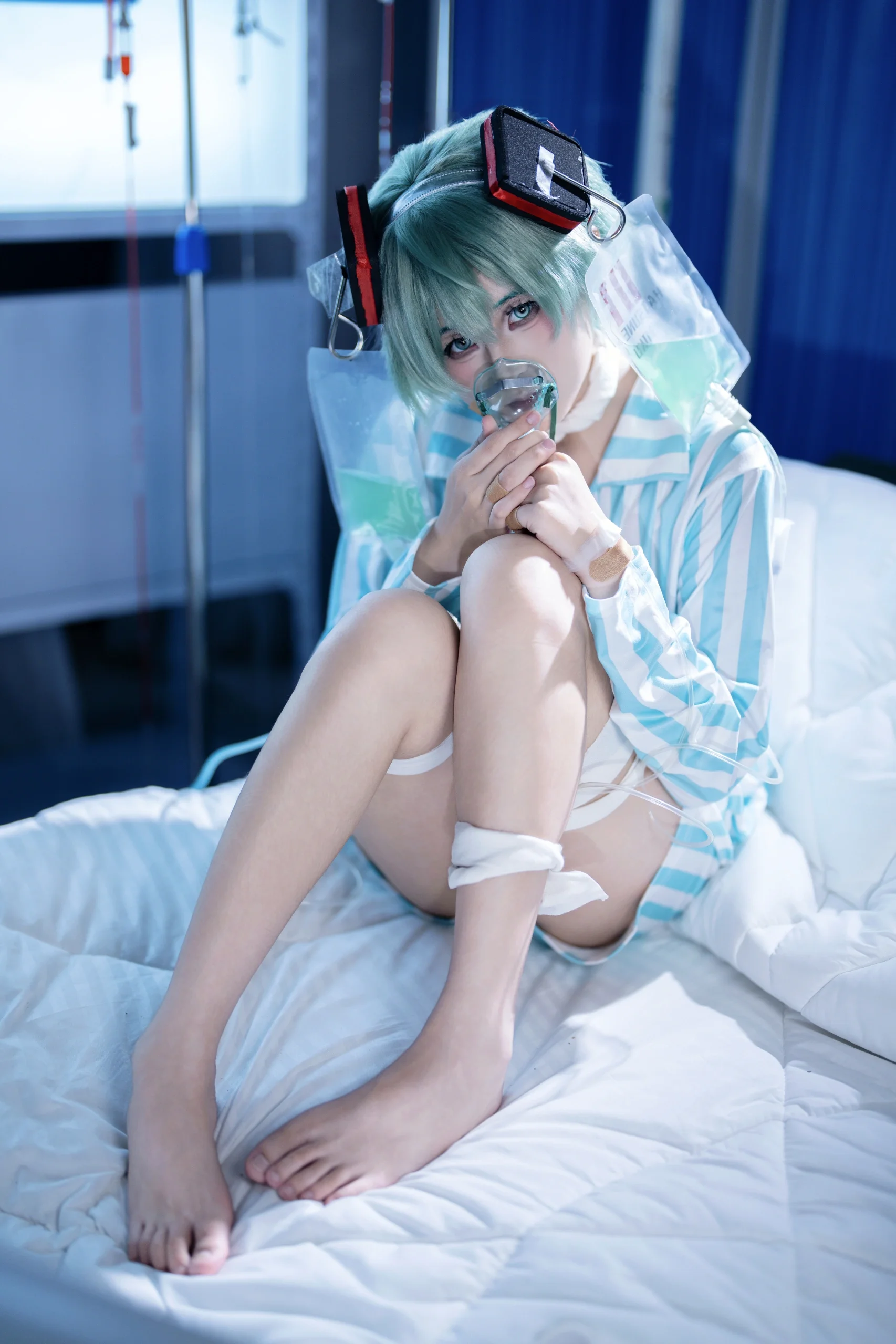 【初音未来cos】病音未来，蓝白病号服与医疗器械的叙事 - 第 1 张