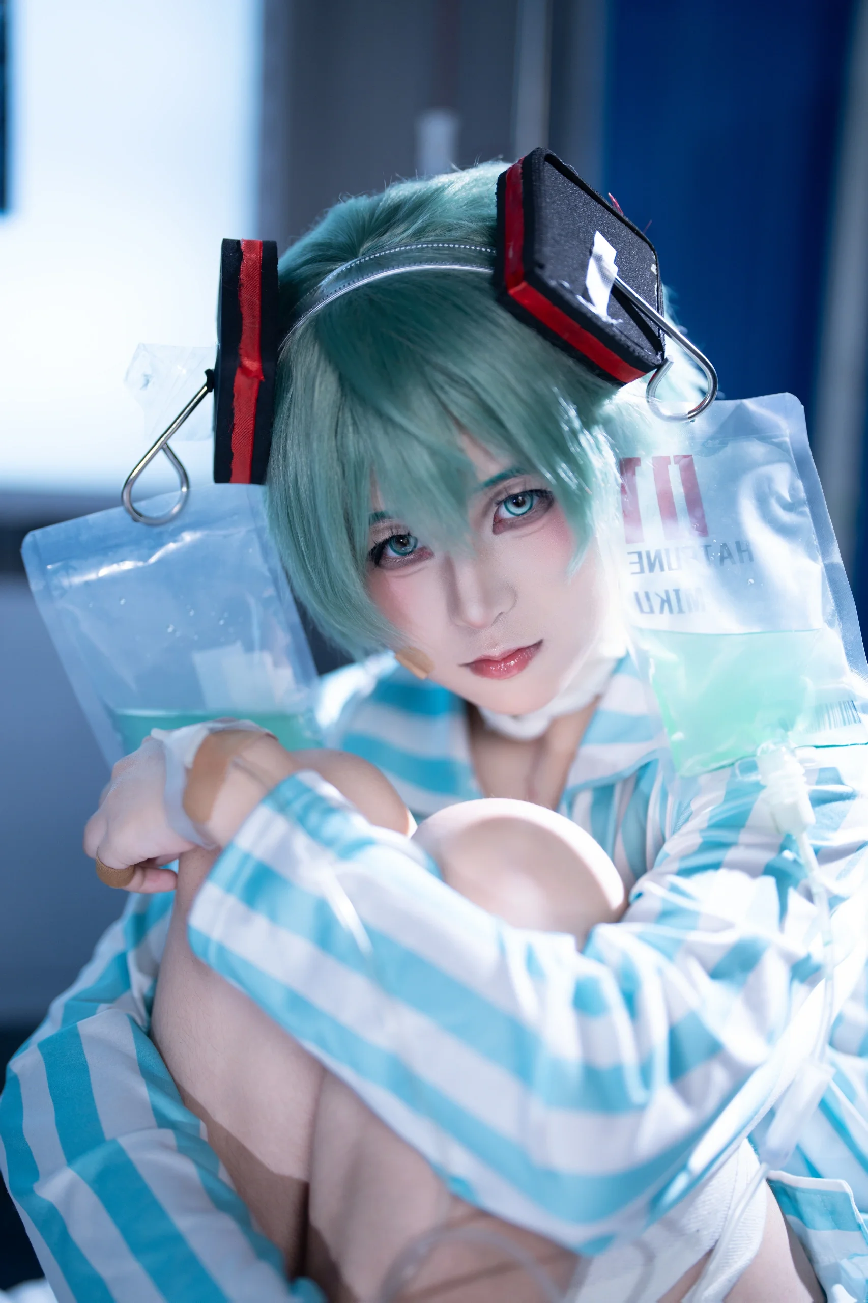 【初音未来cos】病音未来，蓝白病号服与医疗器械的叙事 - 第 2 张