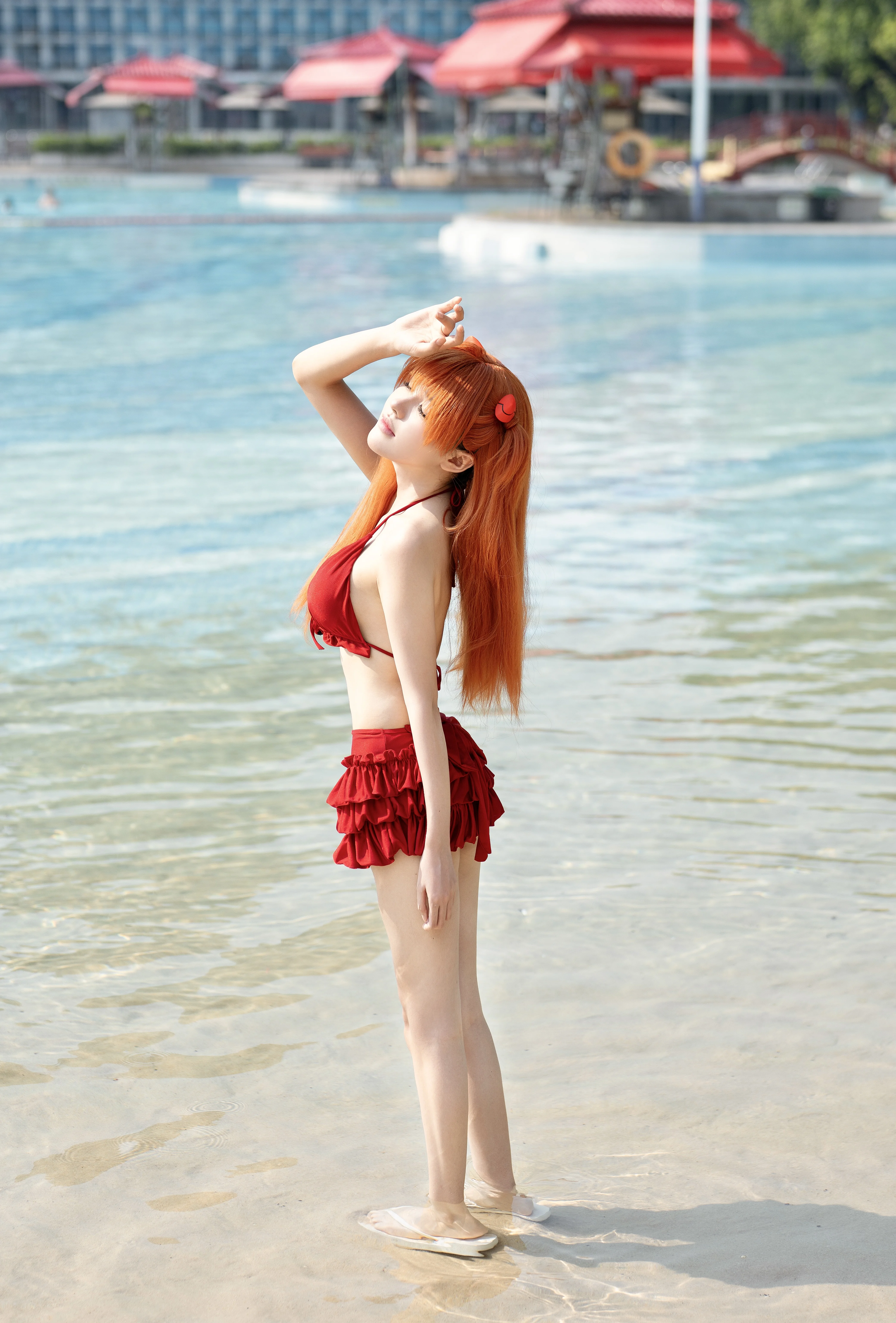 【明日香cos】紅是明日香的紅，夏日泳池邊的一抹亮色 - 第 4 張