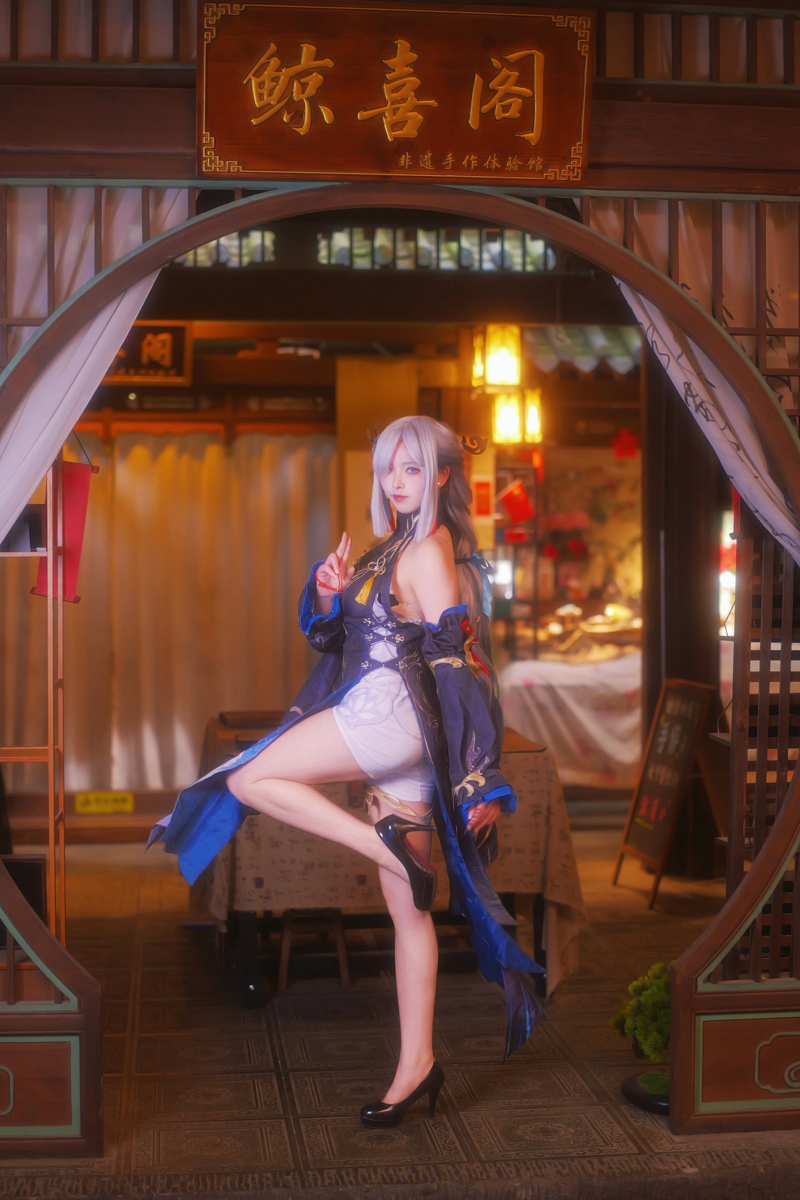 [Shenhe cosplay] Chivalric Spirit and Cool-Toned Light and Shadow in Front of Jingxi Pavilion - Image 2