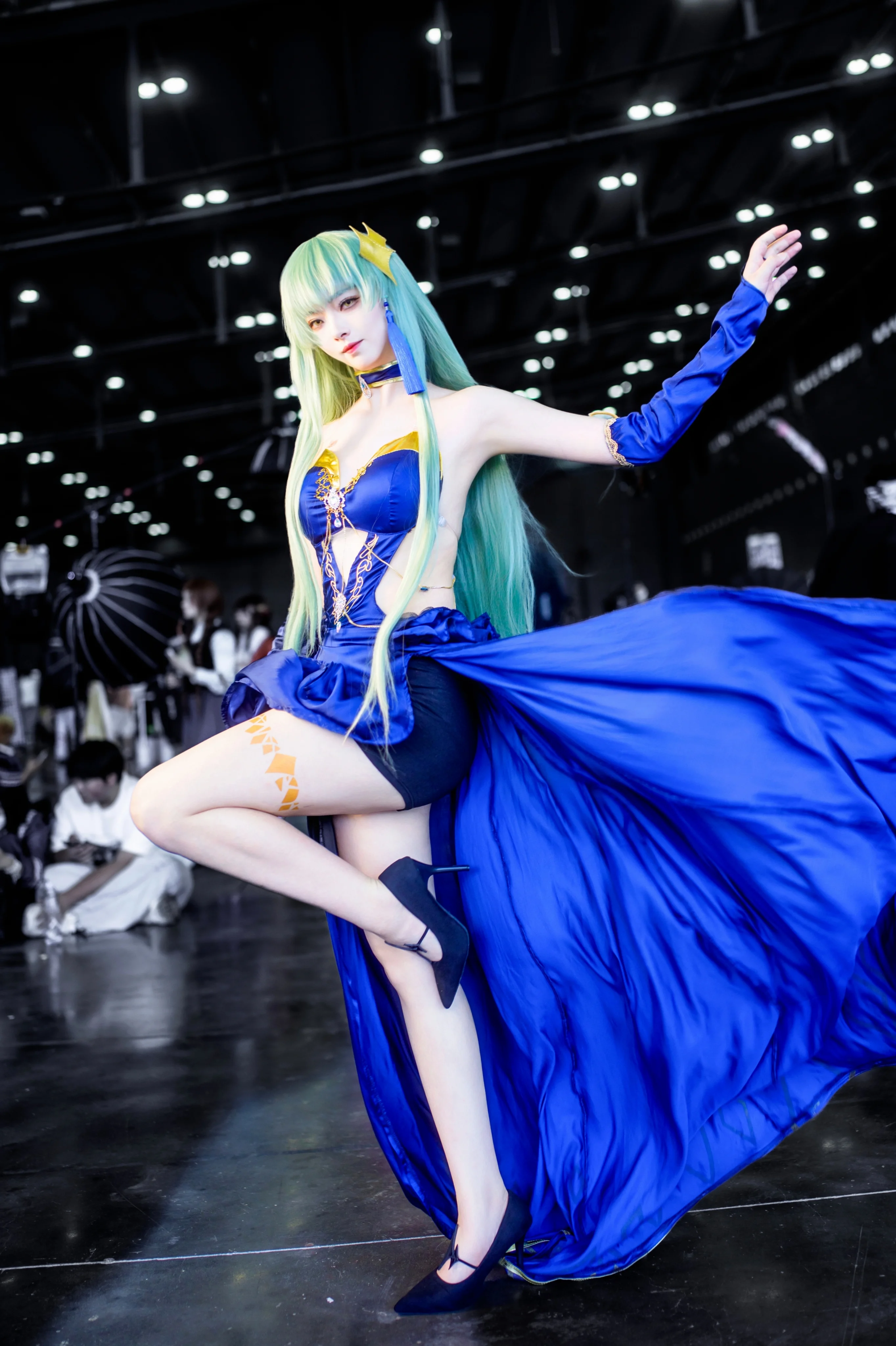 【cccos】叛逆的鲁鲁修的场照，宝蓝色裙摆与冷峻目光
