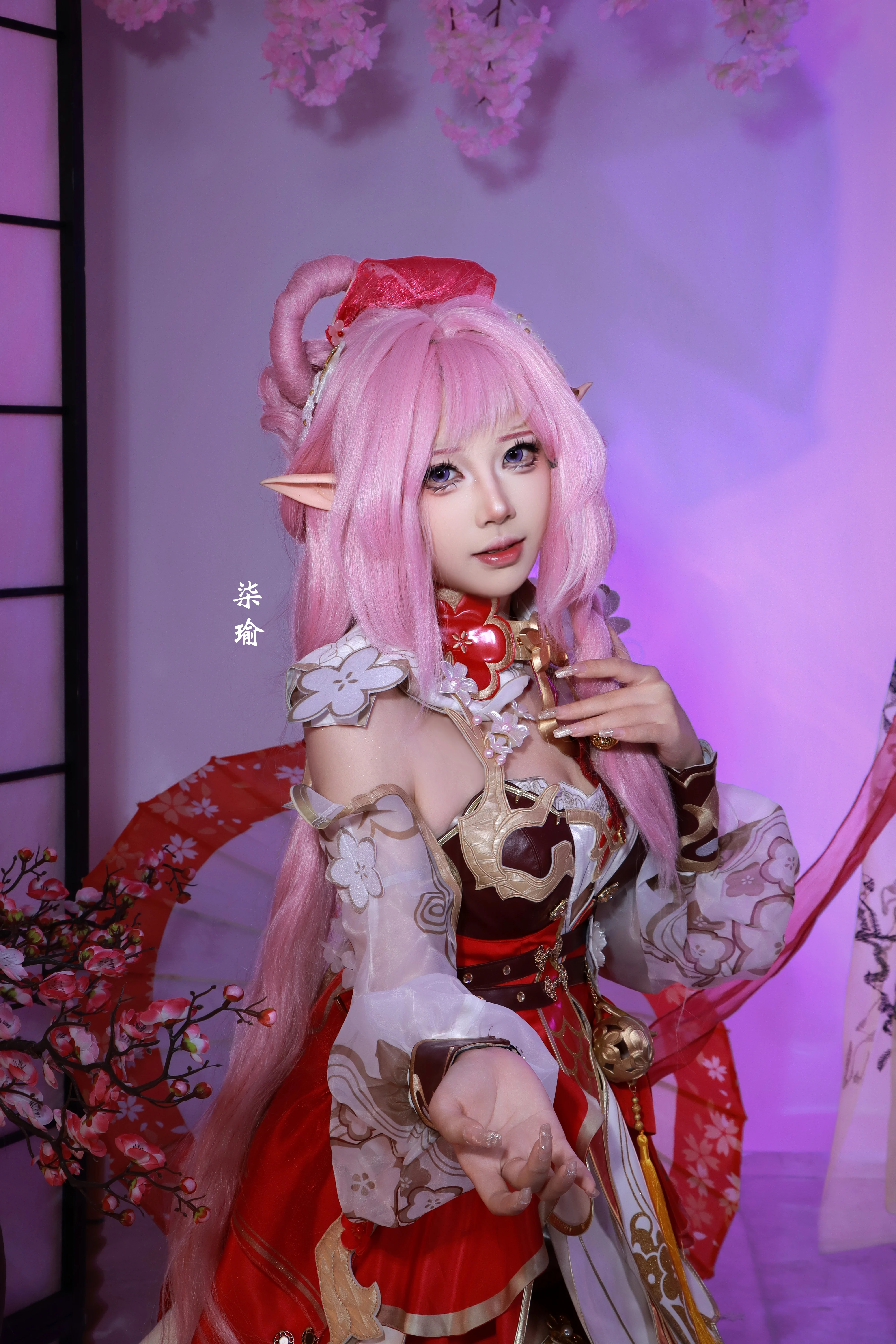 【爱莉希雅cos】崩坏3春好桃夭，这套红色的裙摆真的很惊艳 - 第 1 张