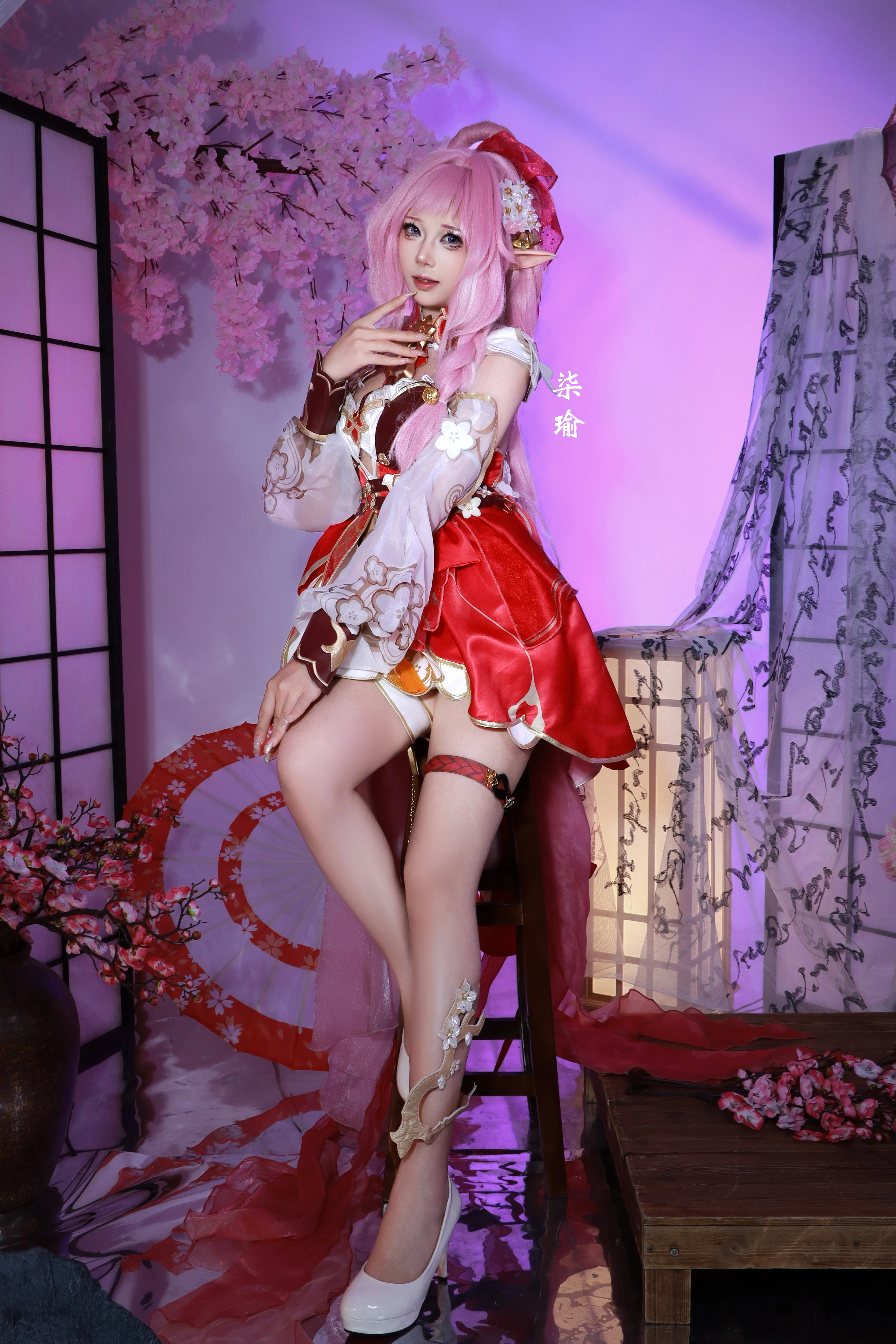 【爱莉希雅cos】崩坏3春好桃夭，这套红色的裙摆真的很惊艳 - 第 3 张