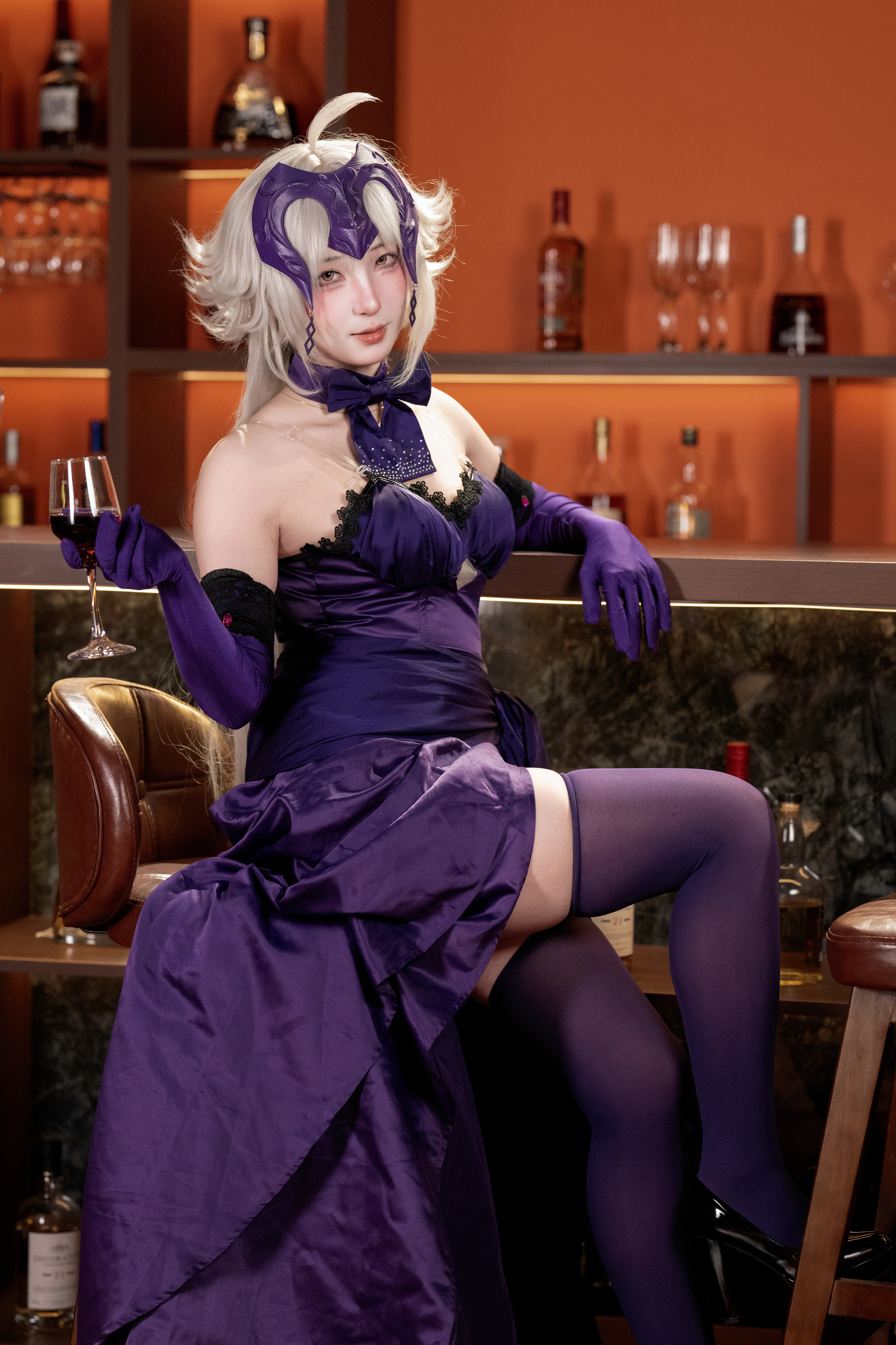 【贞德alter cos】圣夜晚餐，在FGO的酒吧暖光里独酌 - 第 1 张