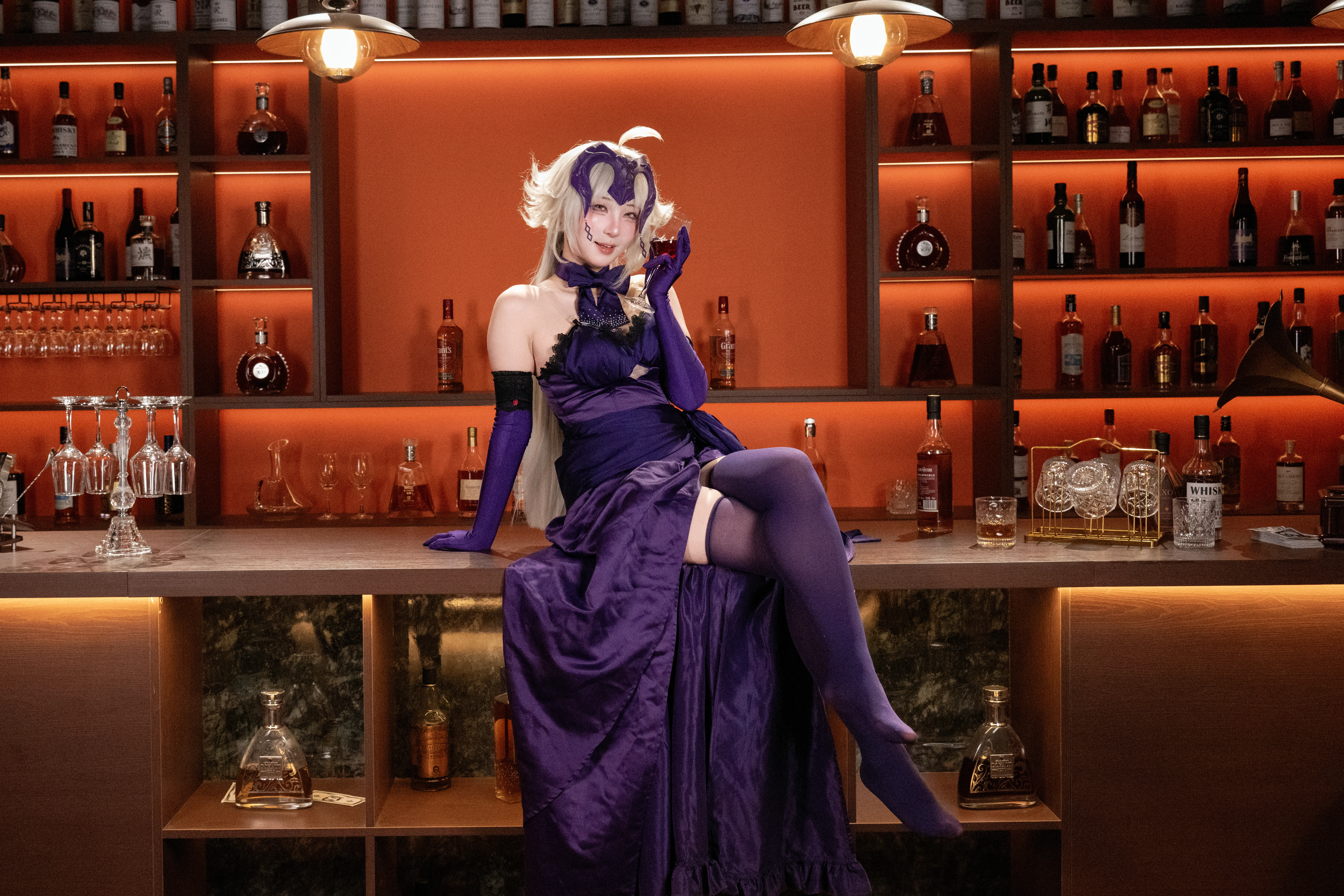 【黑贞德cos】Fate/Grand Order终章前的小酌时光，在酒吧感受醉贞的魅力 - 第 6 张