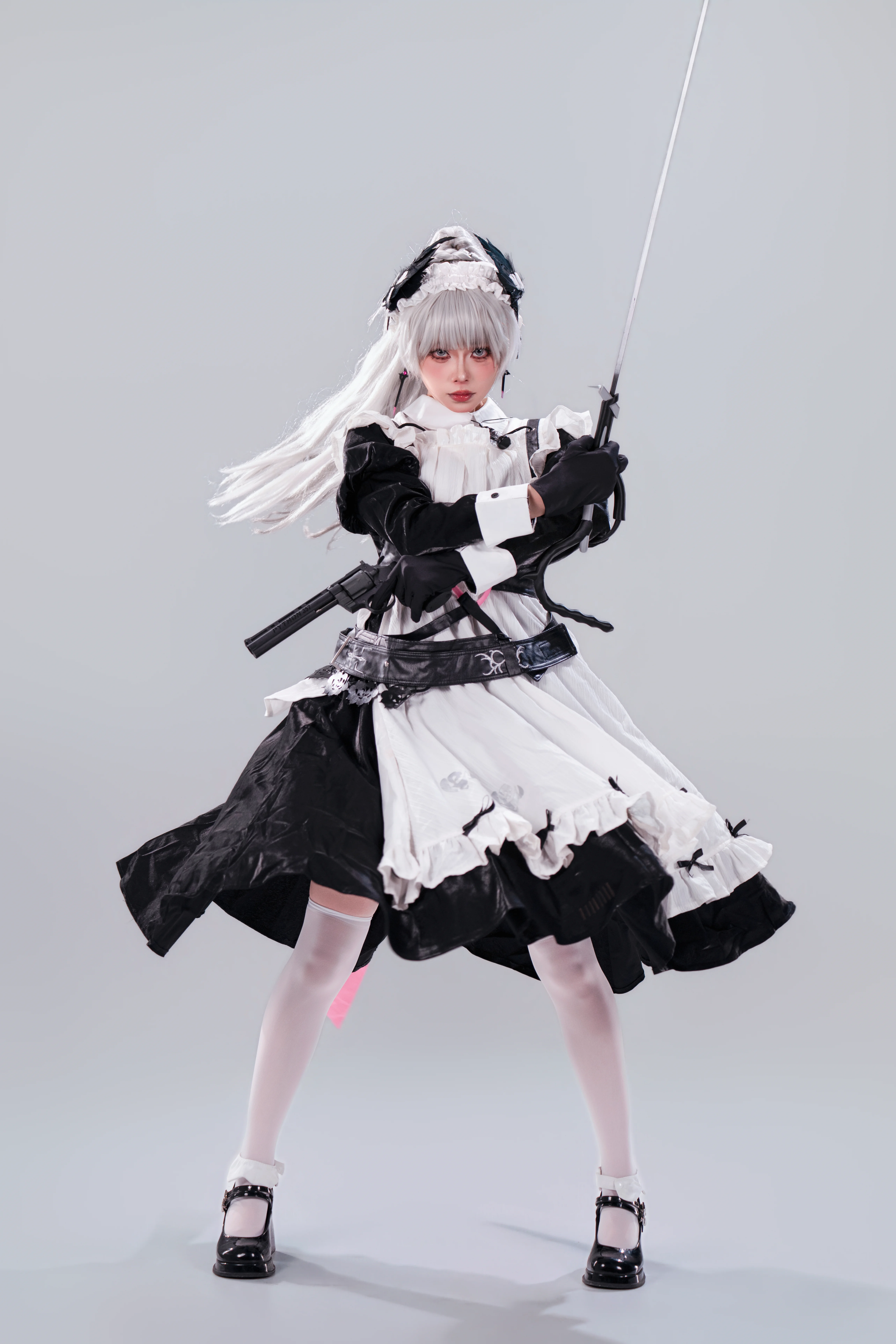 【アイリーニコスプレ】我が刃は海潮を切り裂く、タクティカルメイド版の小鳥ちゃんが登場！