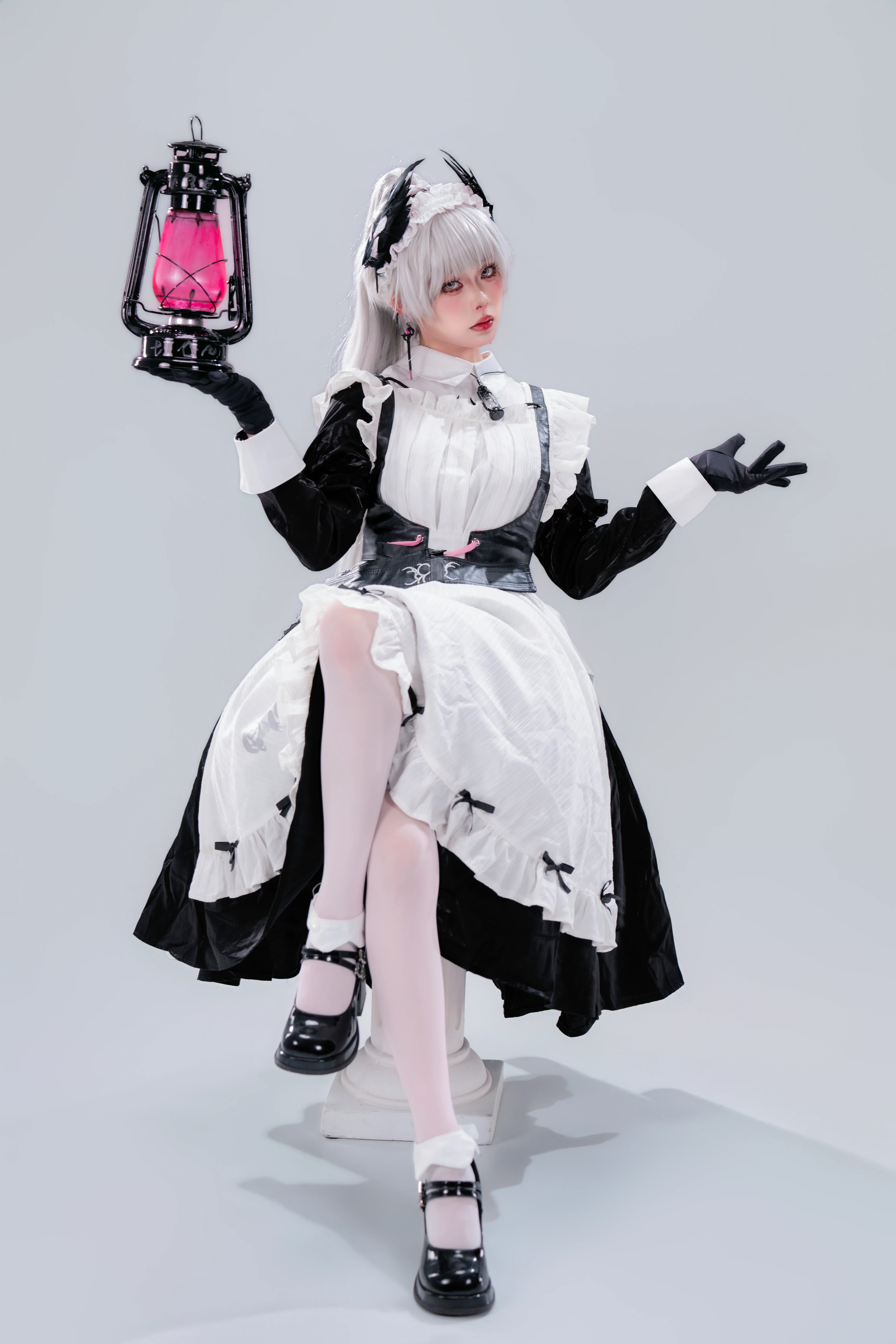 【艾丽妮cos】明日方舟，持灯提枪的纯白棚拍记录 - 第 1 张
