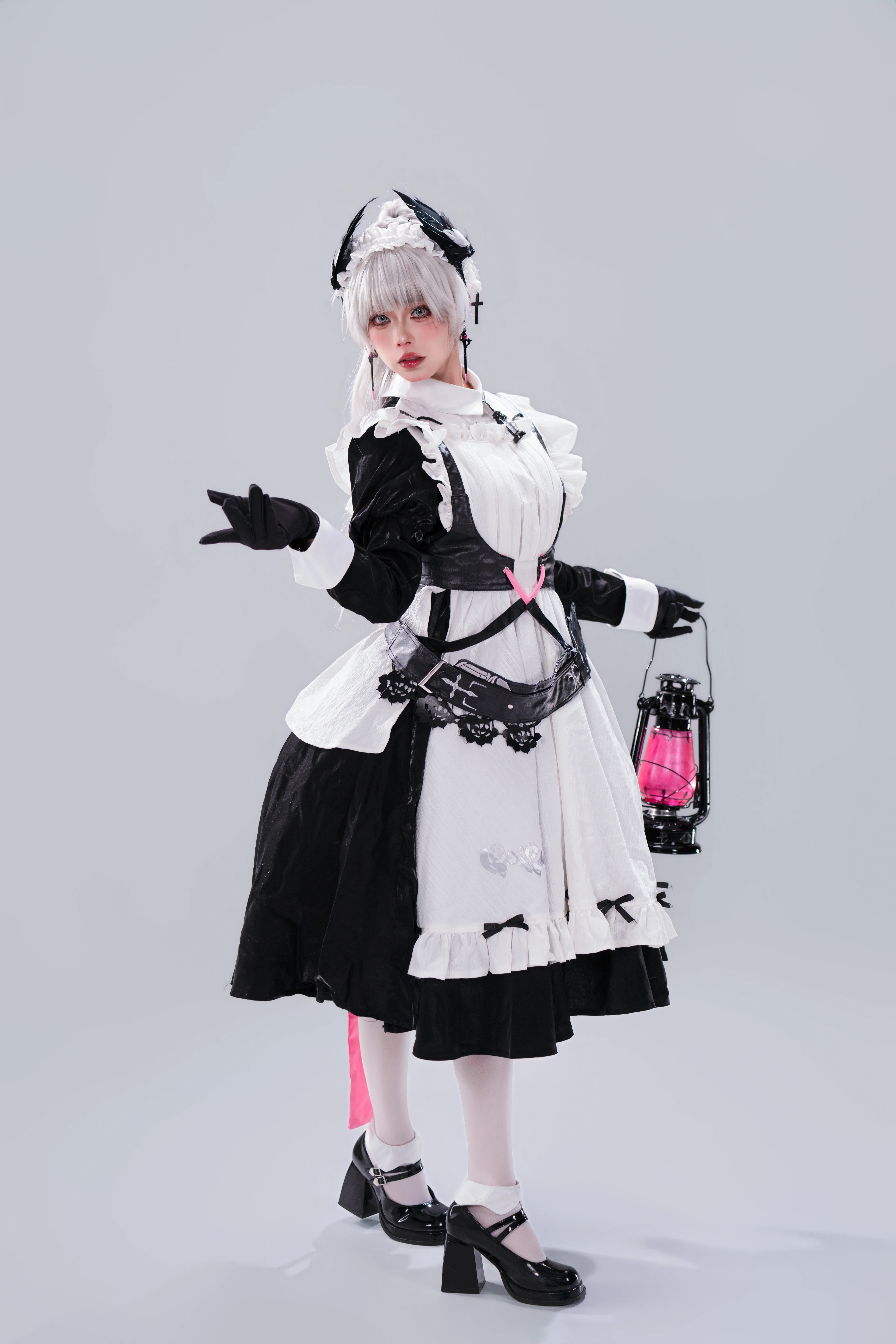 【艾丽妮cos】明日方舟，持灯提枪的纯白棚拍记录 - 第 4 张