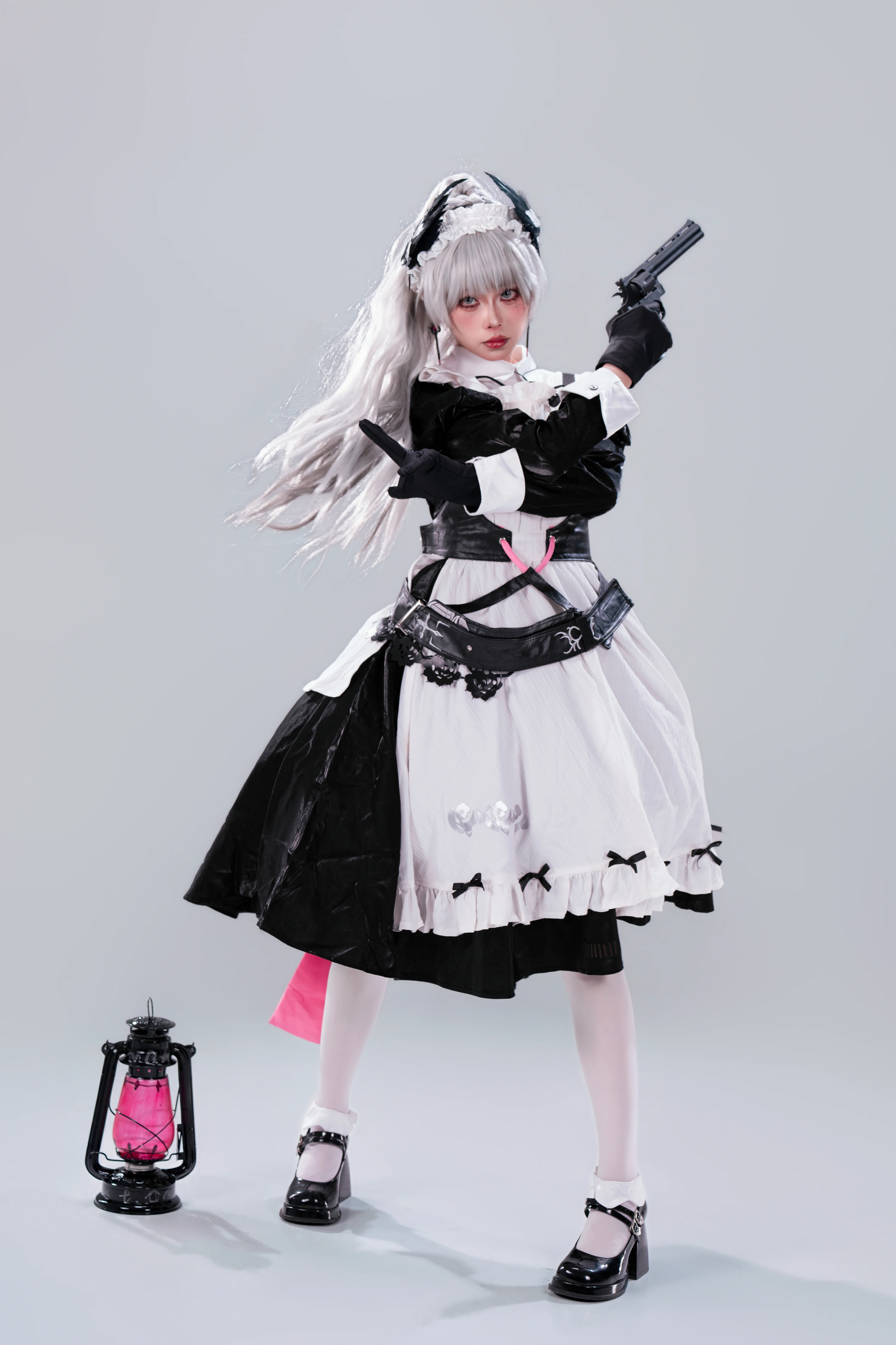【艾丽妮cos】明日方舟，持灯提枪的纯白棚拍记录