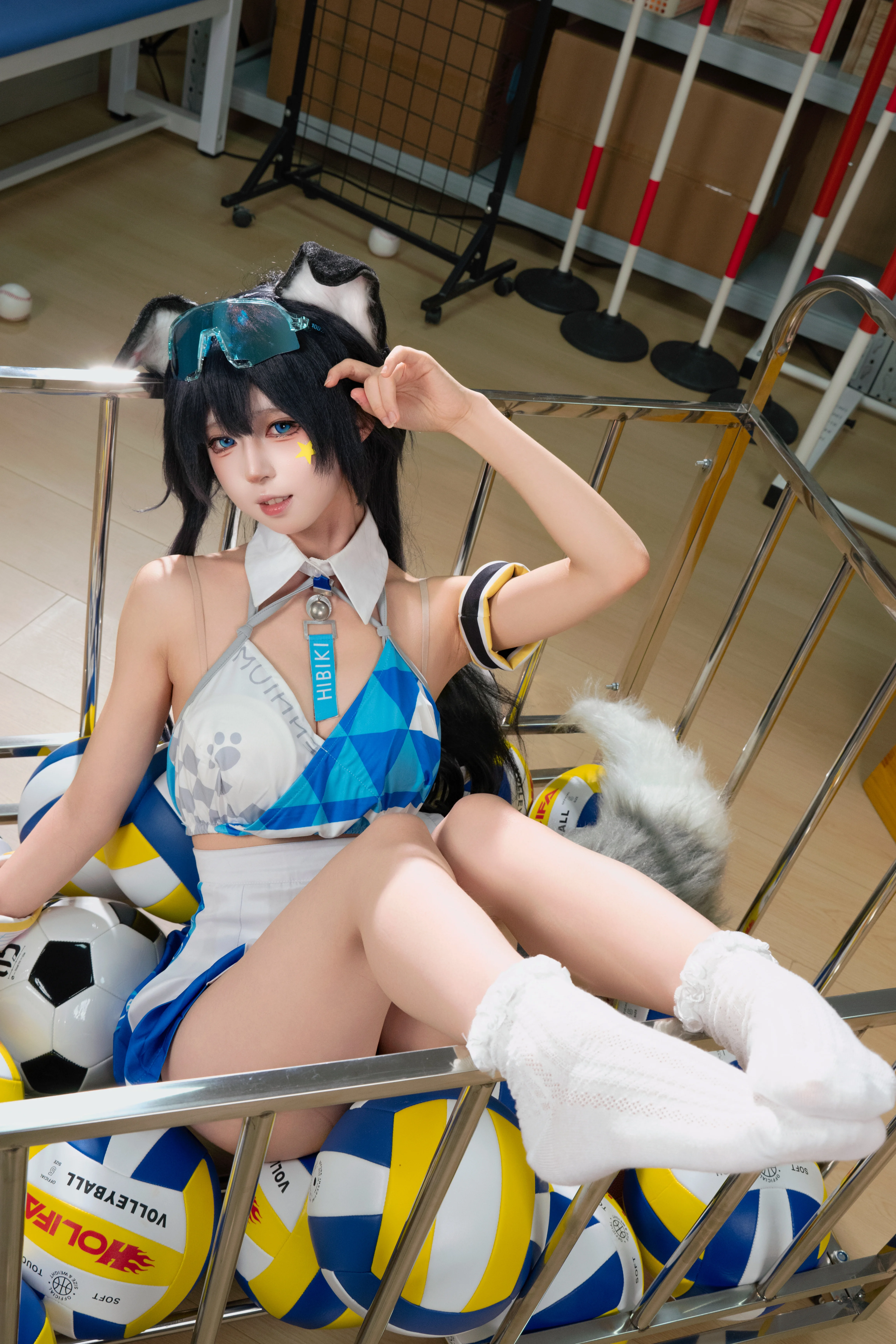 【猫冢响cos】换上调皮的拉拉队服，在器材室捕捉运动系少女的松弛感