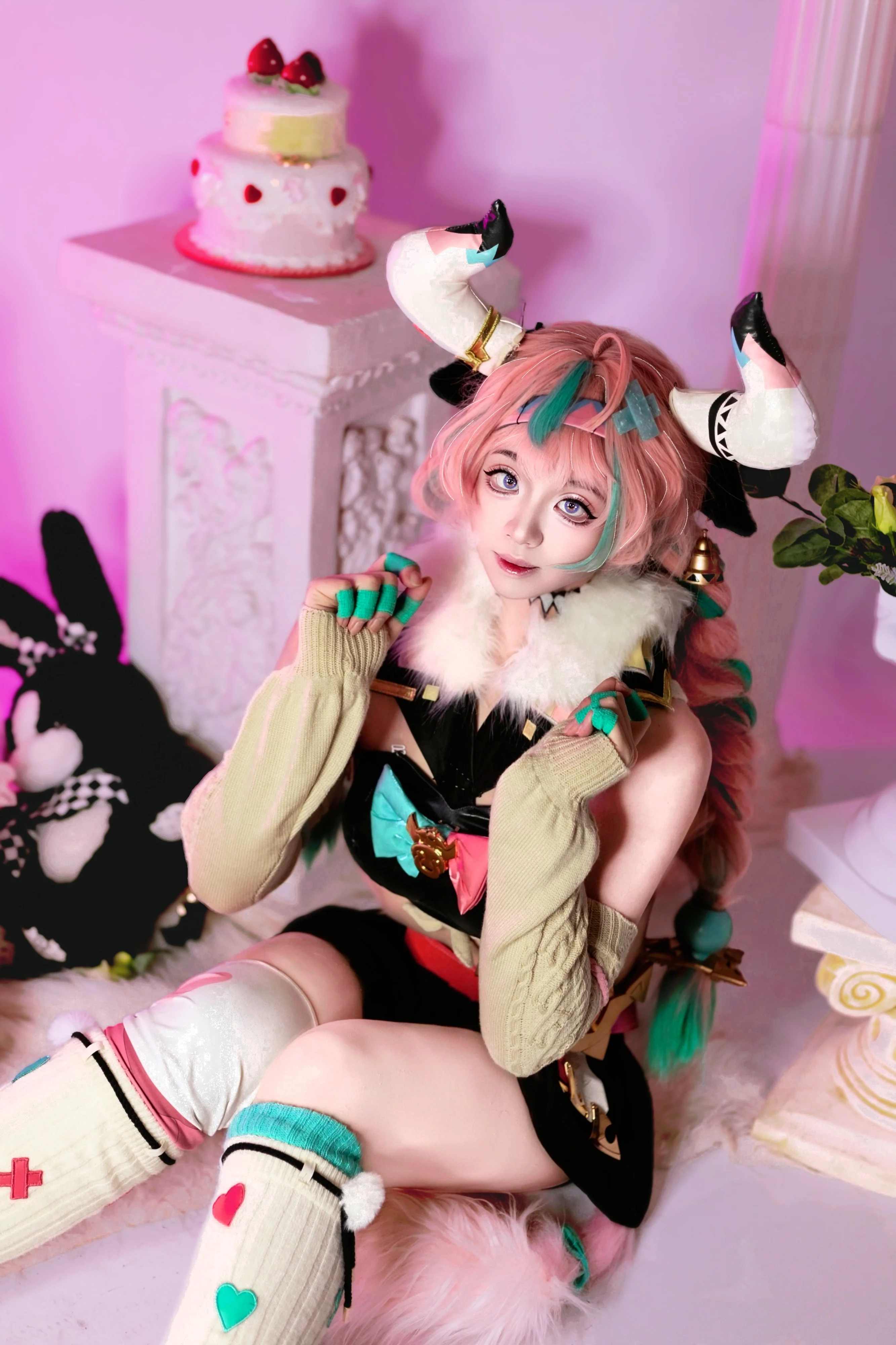 【瓦雷莎cos】原神里的俏皮雷系，毛绒角与粉绿挑染的完美还原