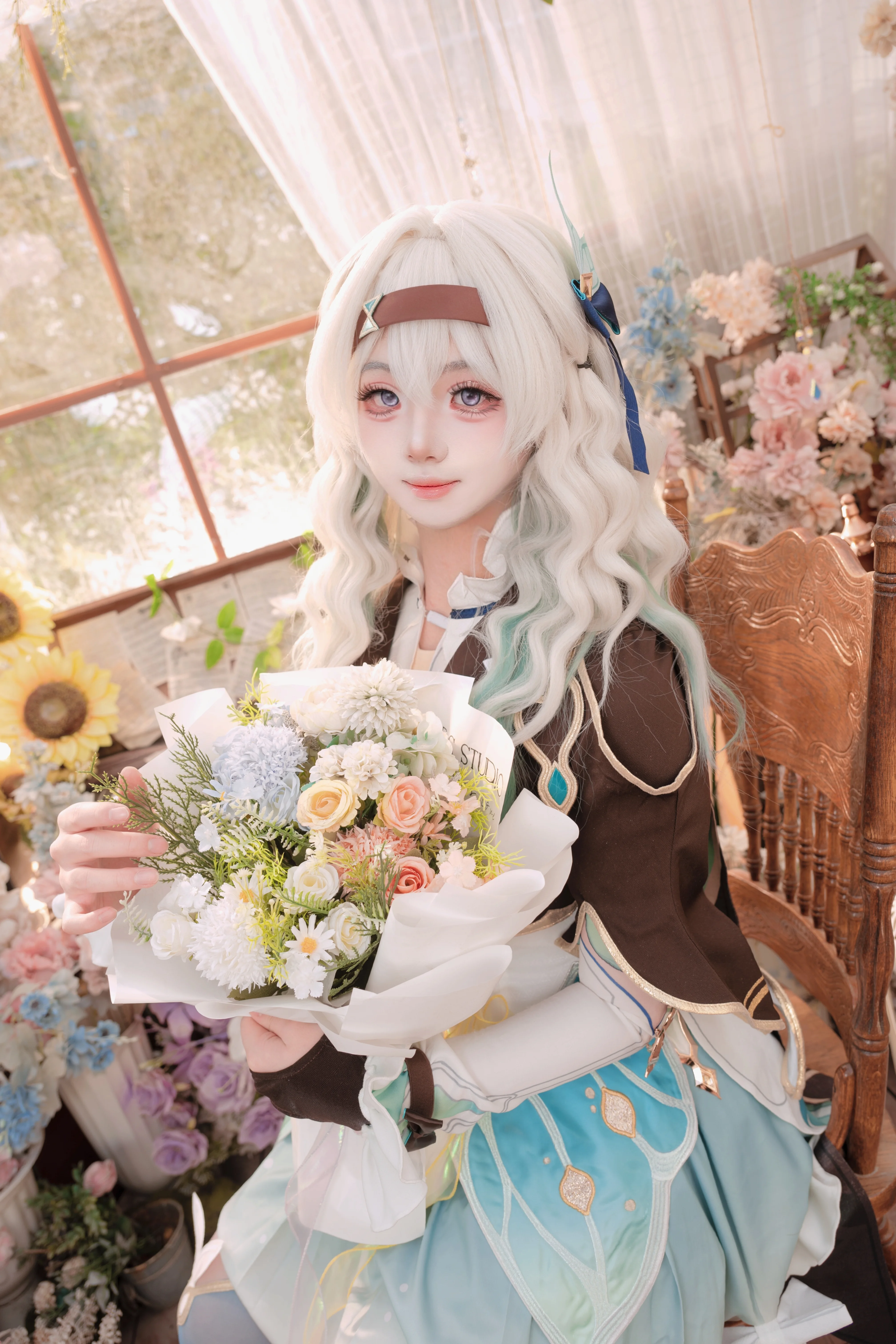【流萤cos】崩坏星穹铁道的柔和光影，花房里的静谧邂逅