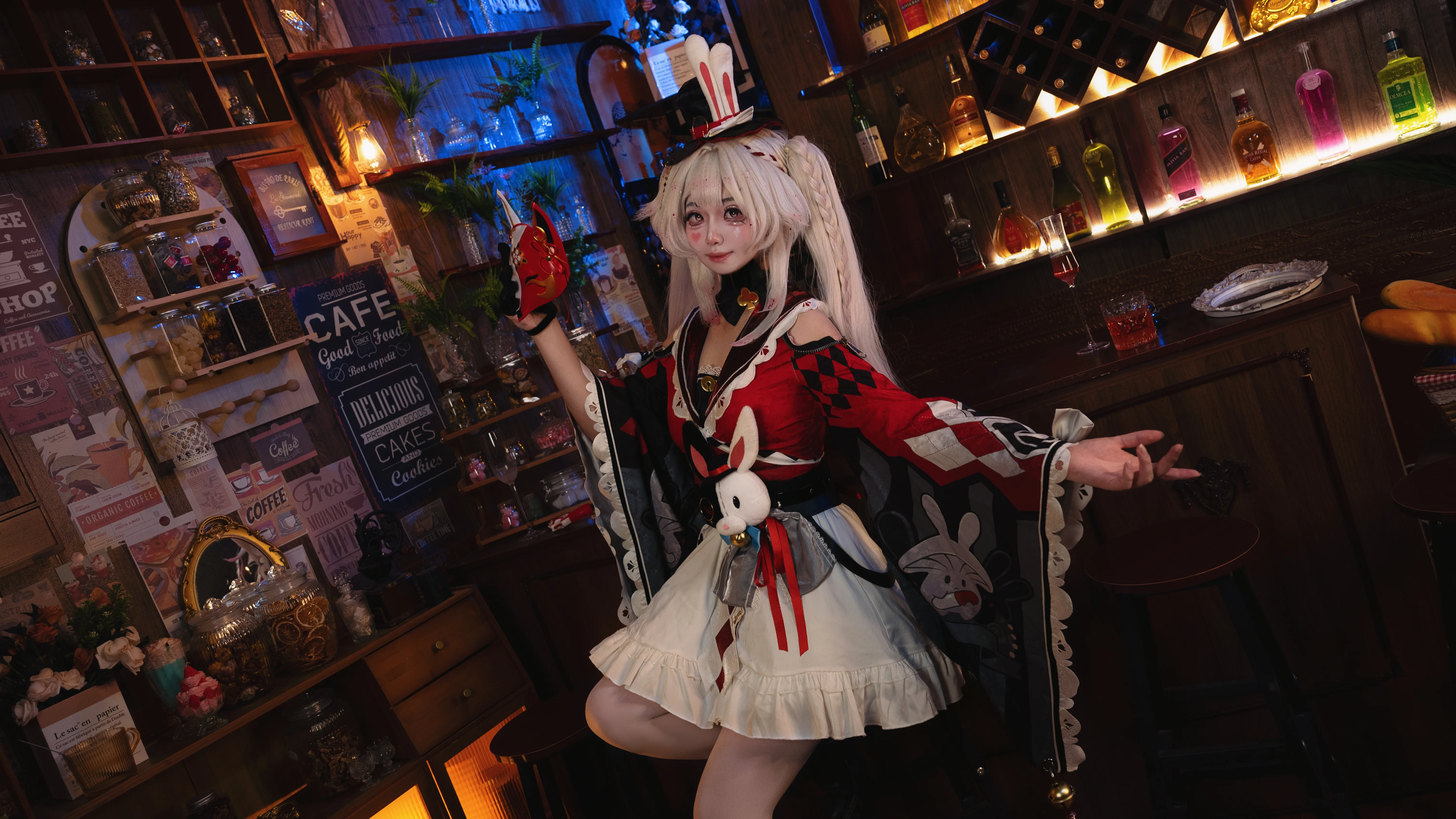【火花cos】崩坏星穹铁道的兔耳少女，在复古酒吧里捕捉光影