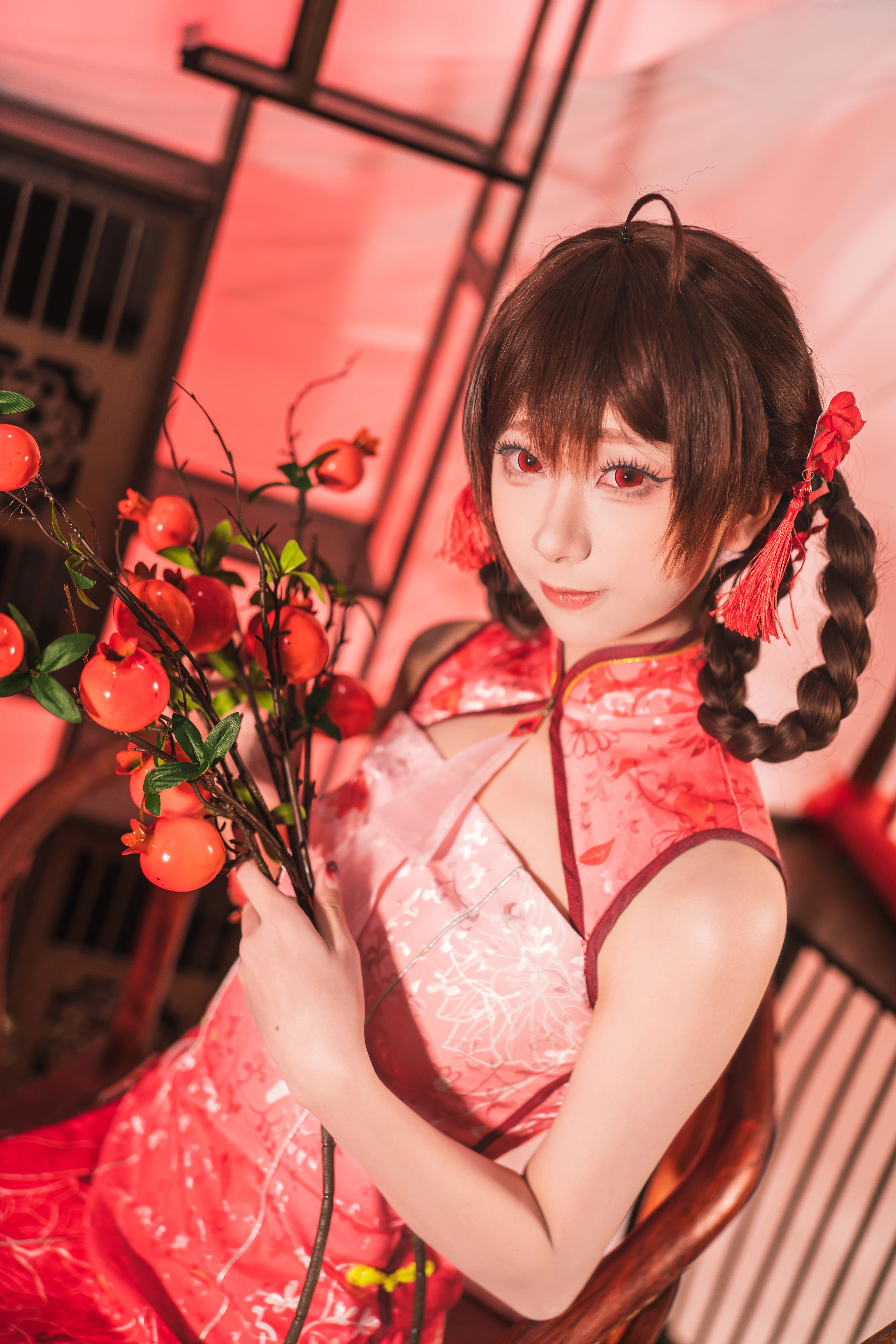 [Yuezheng Ling Cosplay] The Vocaloid Girl in Red: A Chinese-Style Freeze-Frame Under Pomegranate Red - Image 1